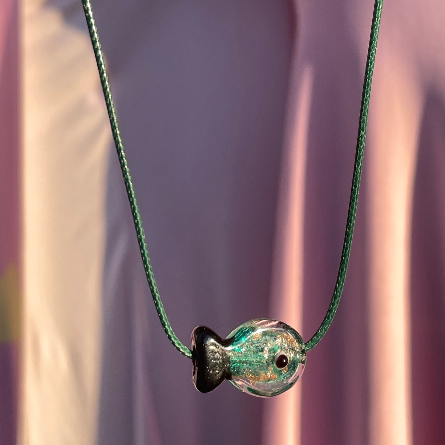 Collana pesciolino in 5 colori
