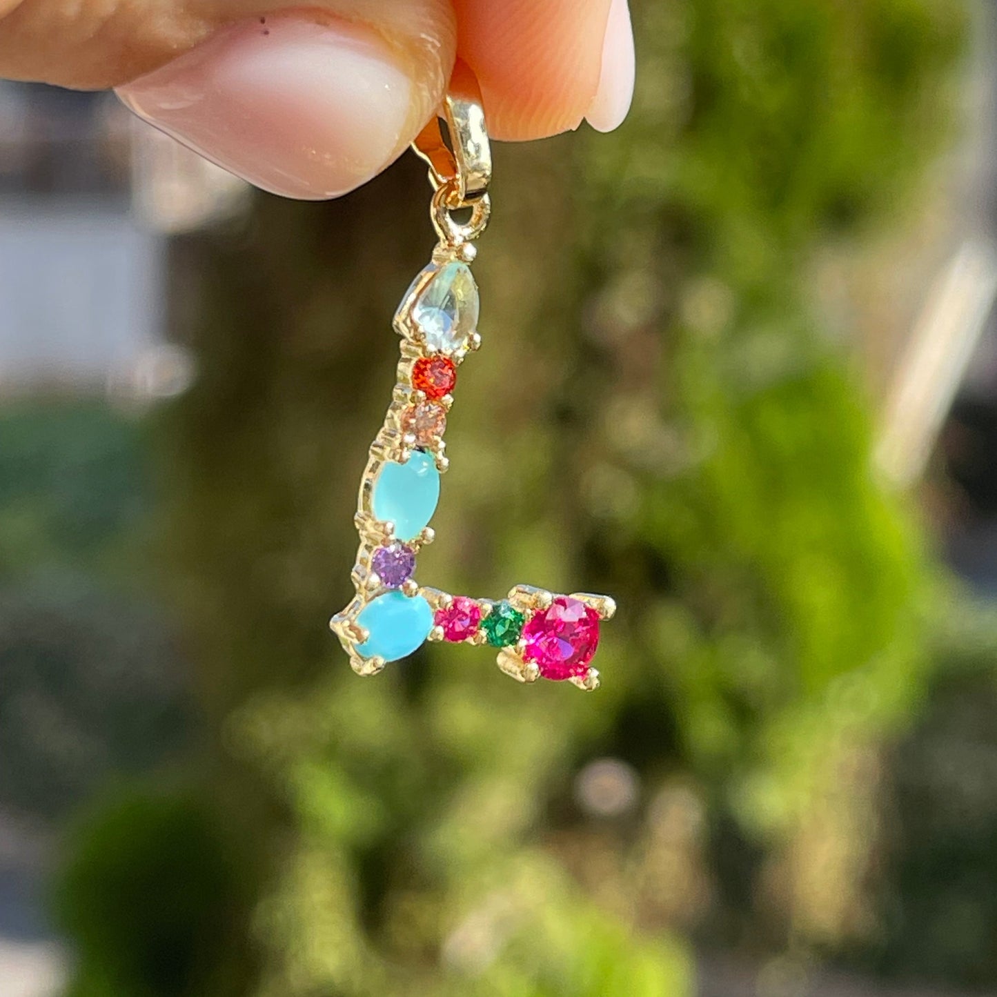 Charm Letterina con pietre colorate