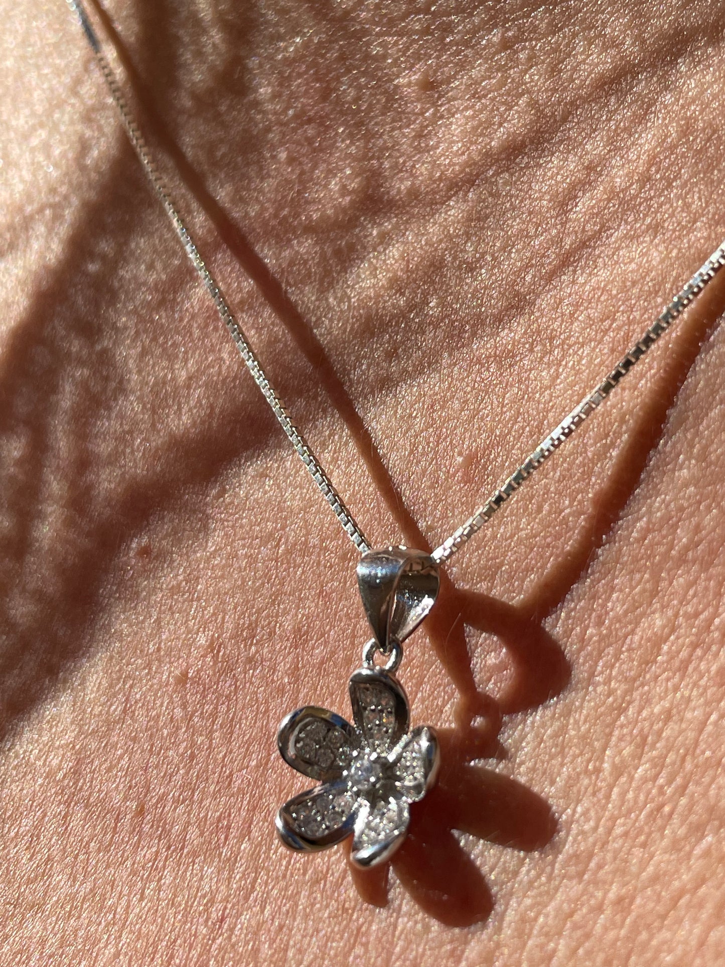 Collana fiore con zirconi