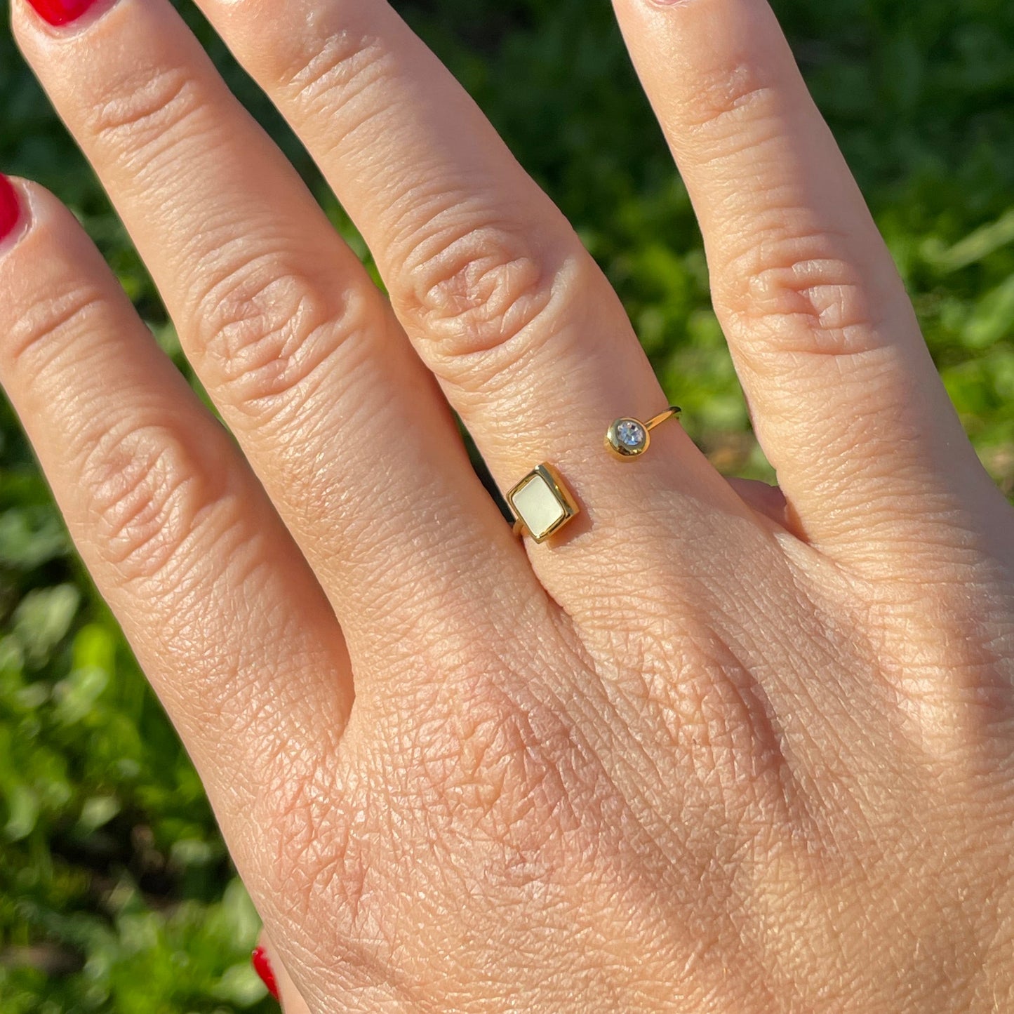 Anello quadratino perlato e zircone