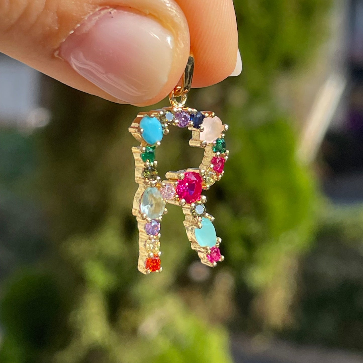 Charm Letterina con pietre colorate