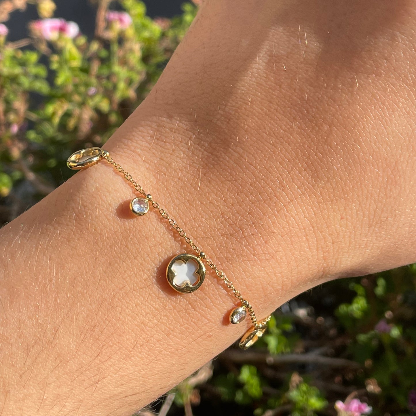 Bracciale quadrifogli incastonati perlati