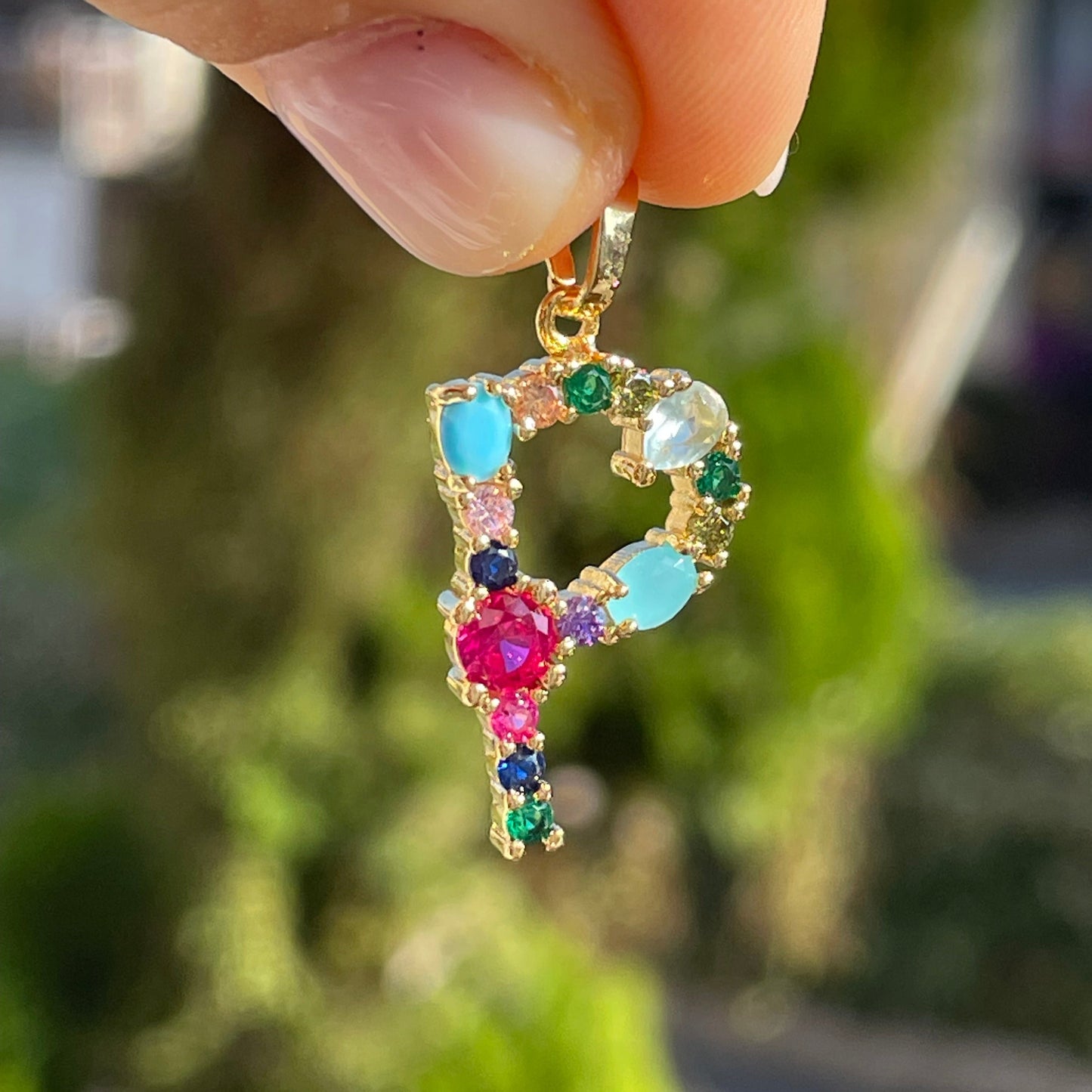 Charm Letterina con pietre colorate