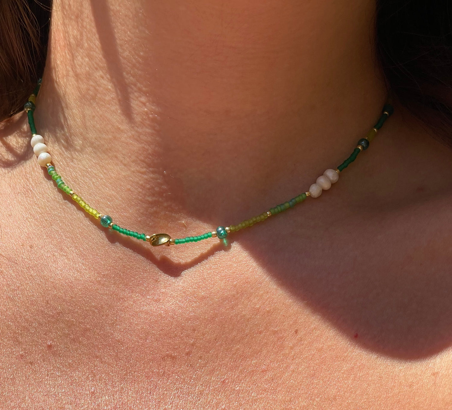 Collana con perle e perline in 4 colori