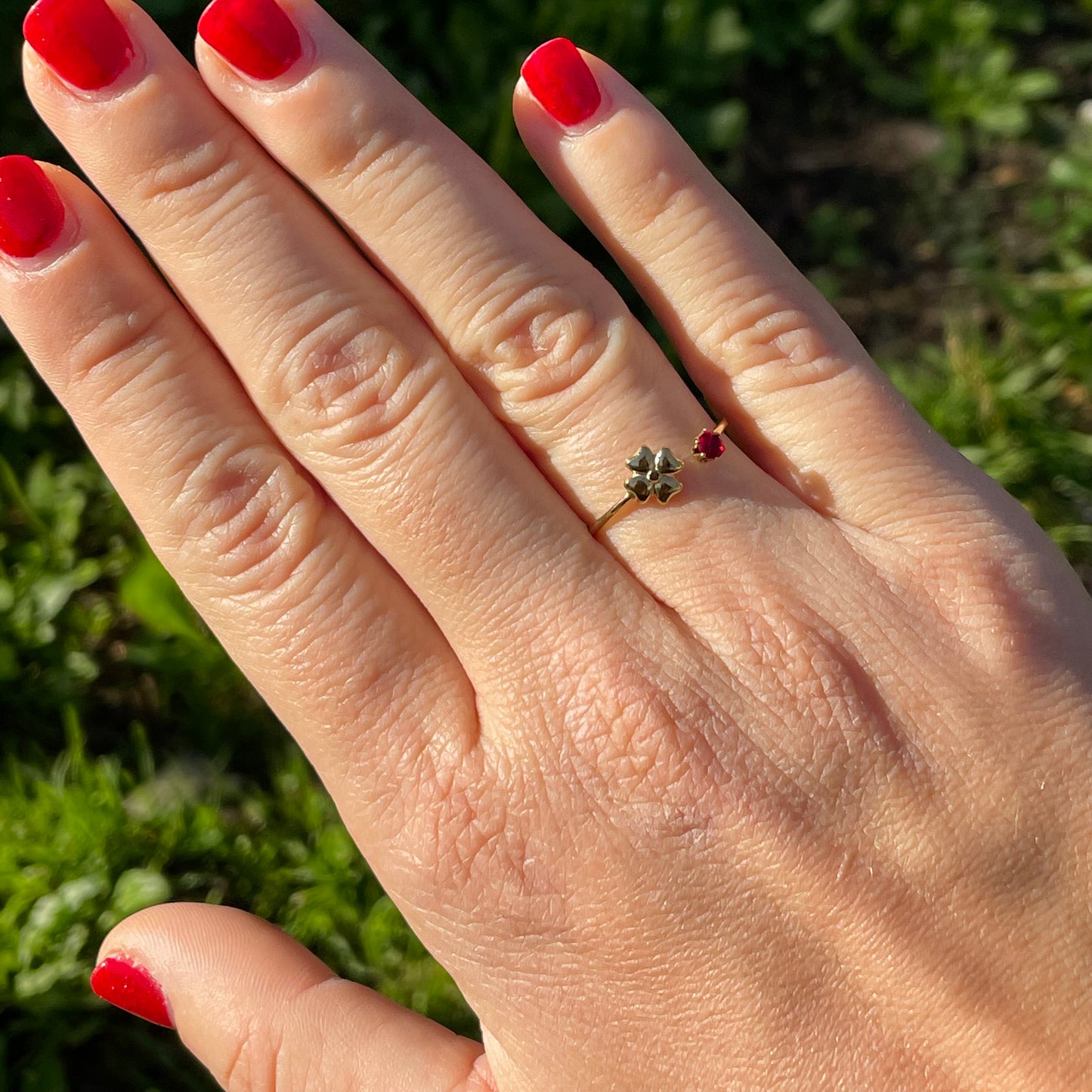 Anello quadrifoglio rosso