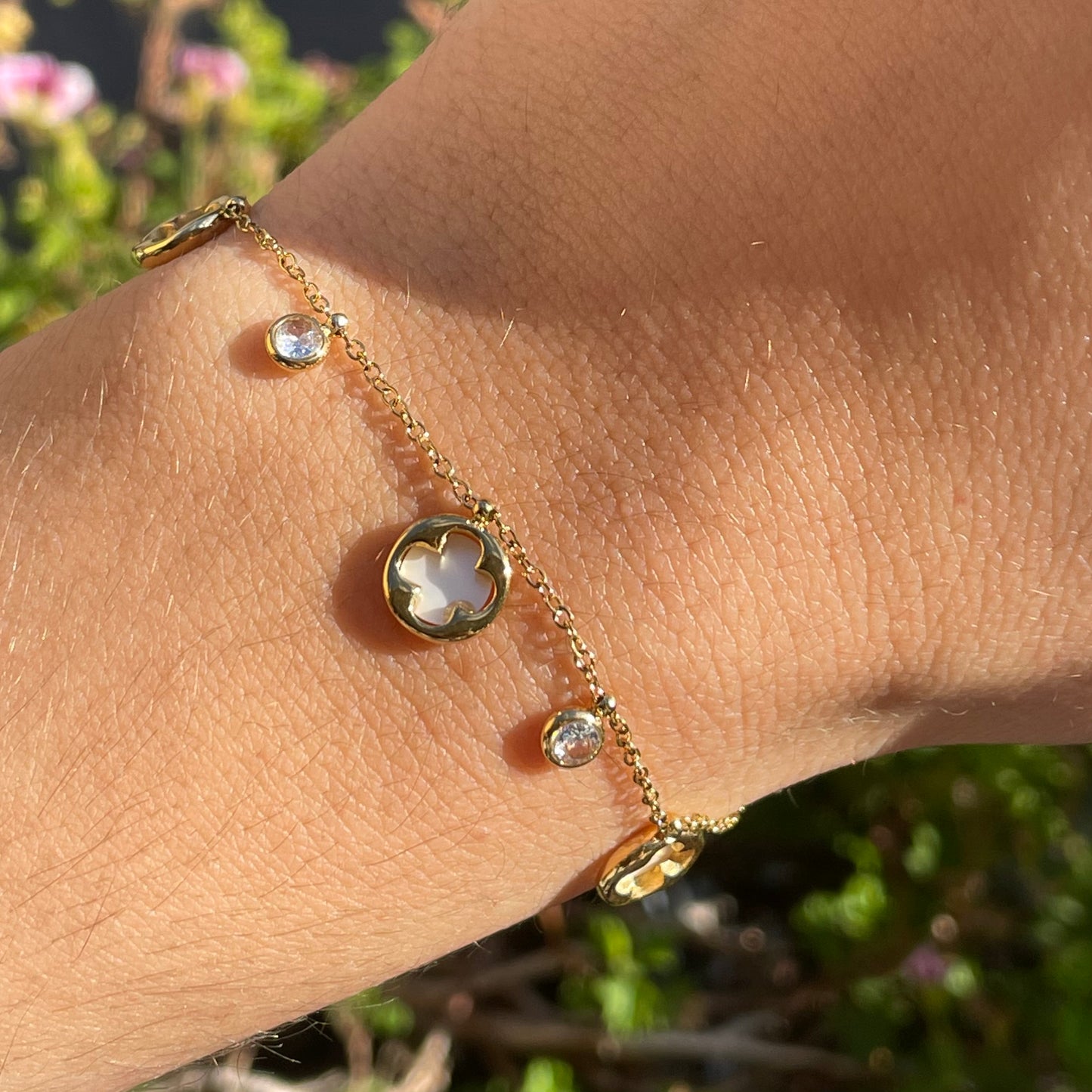 Bracciale quadrifogli incastonati perlati
