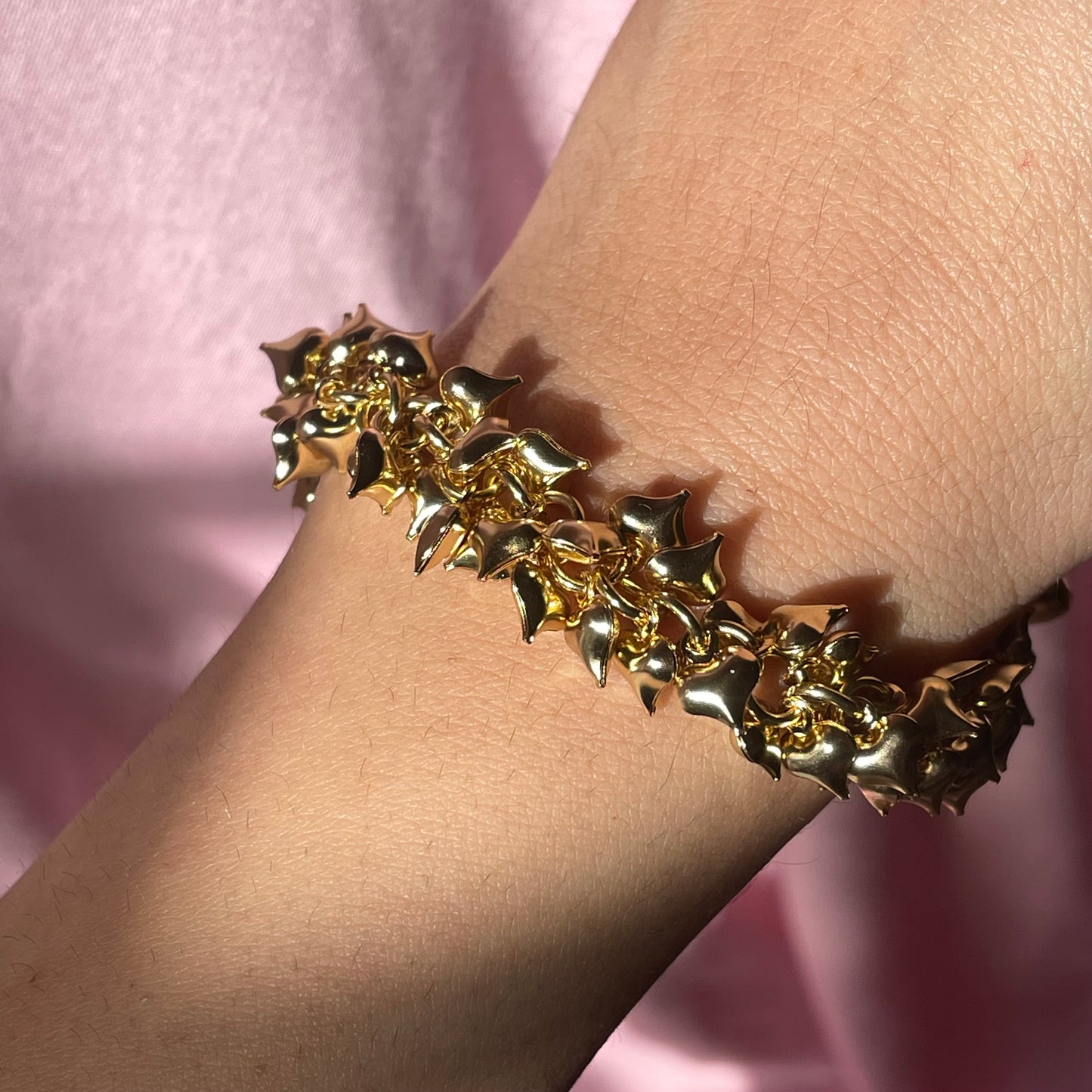 Bracciale cuori sonagli pendenti in 2 colori