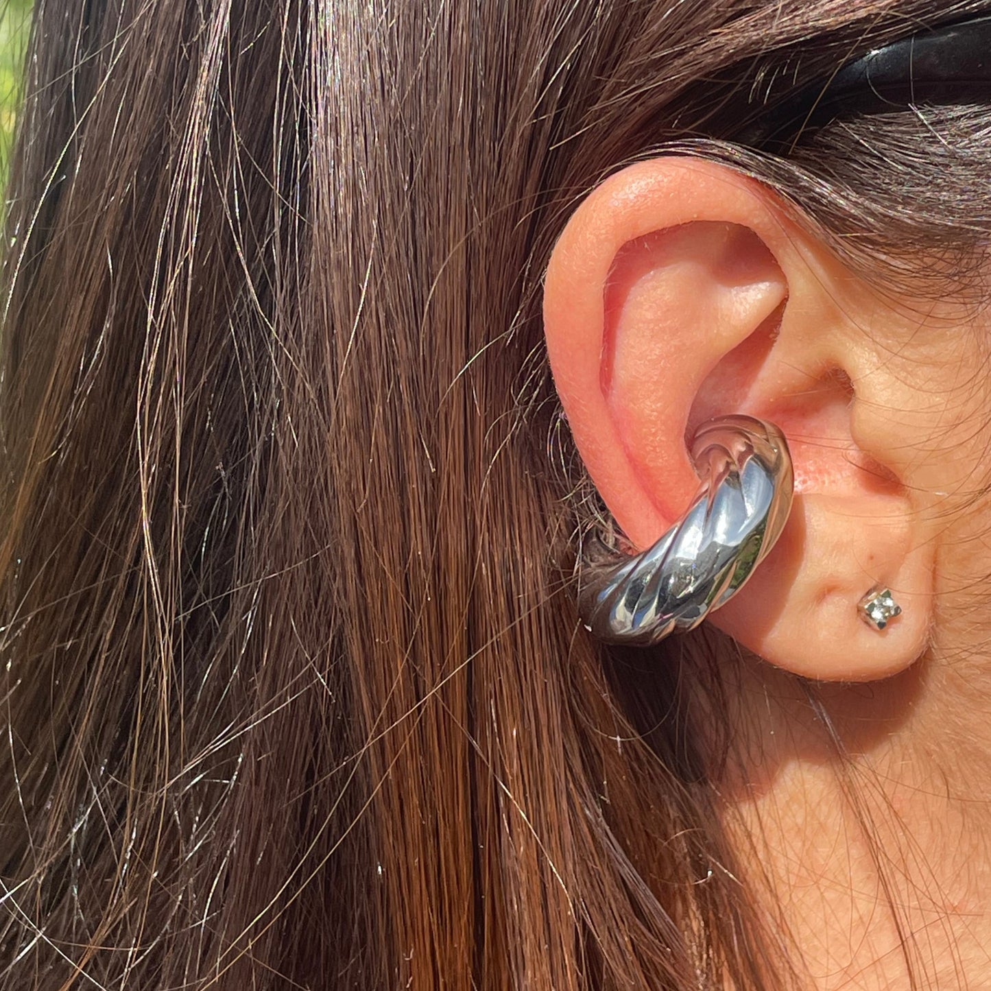 Ear cuff ondeggiante grande in 2 colori