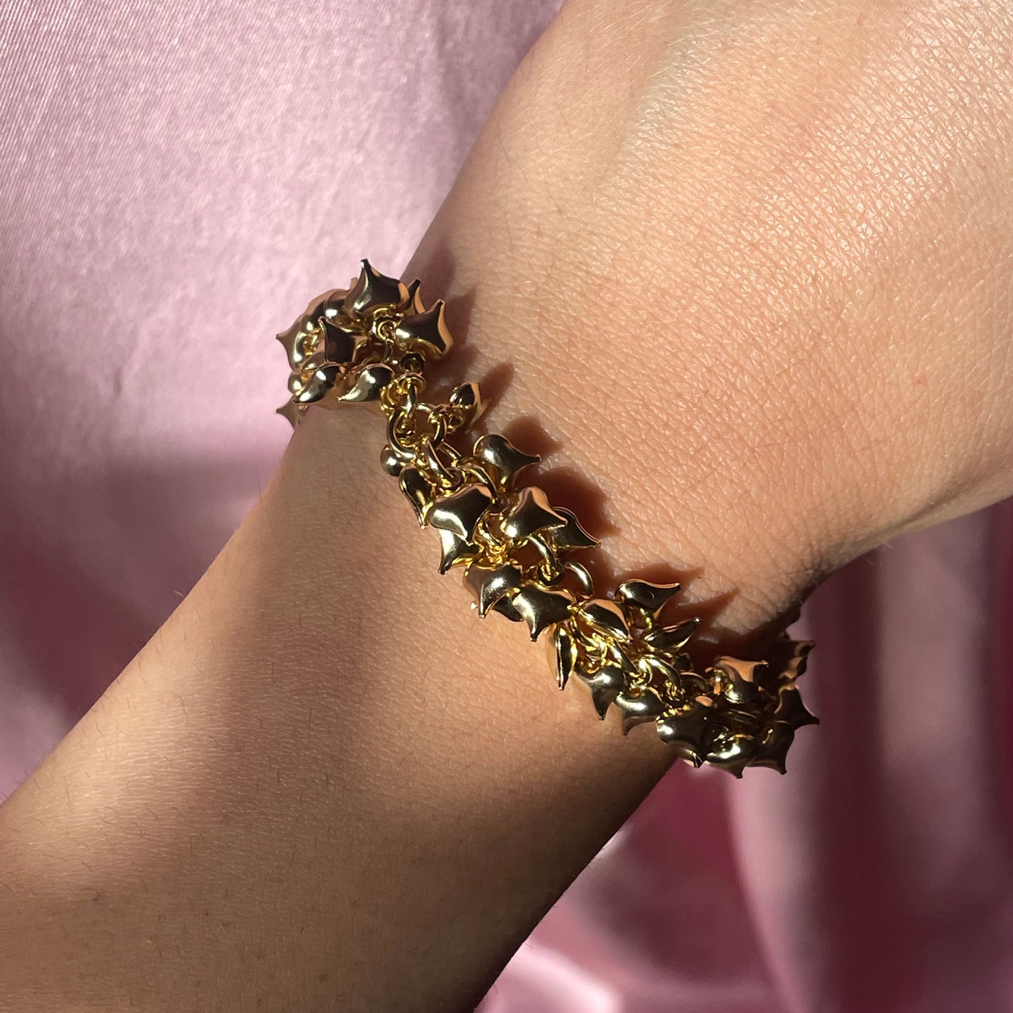 Bracciale cuori sonagli pendenti in 2 colori