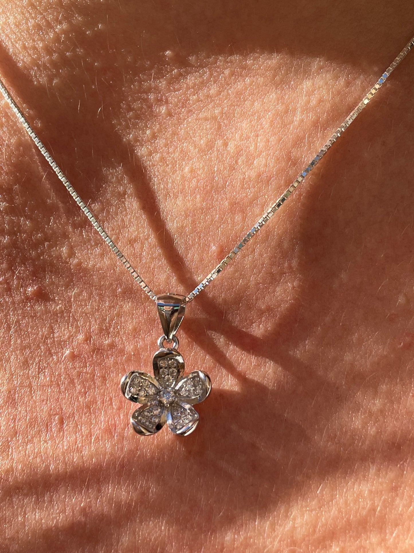 Collana fiore con zirconi