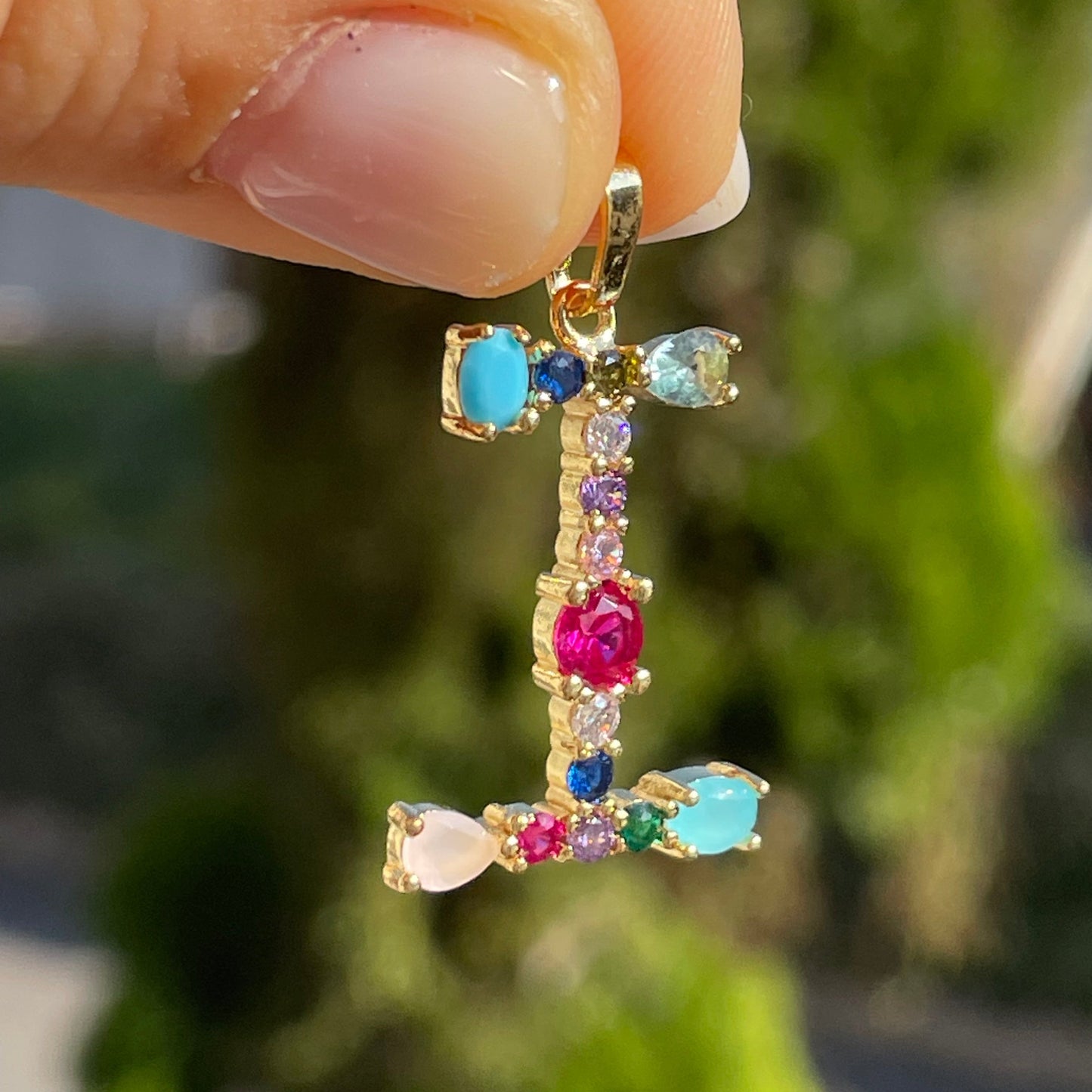 Charm Letterina con pietre colorate