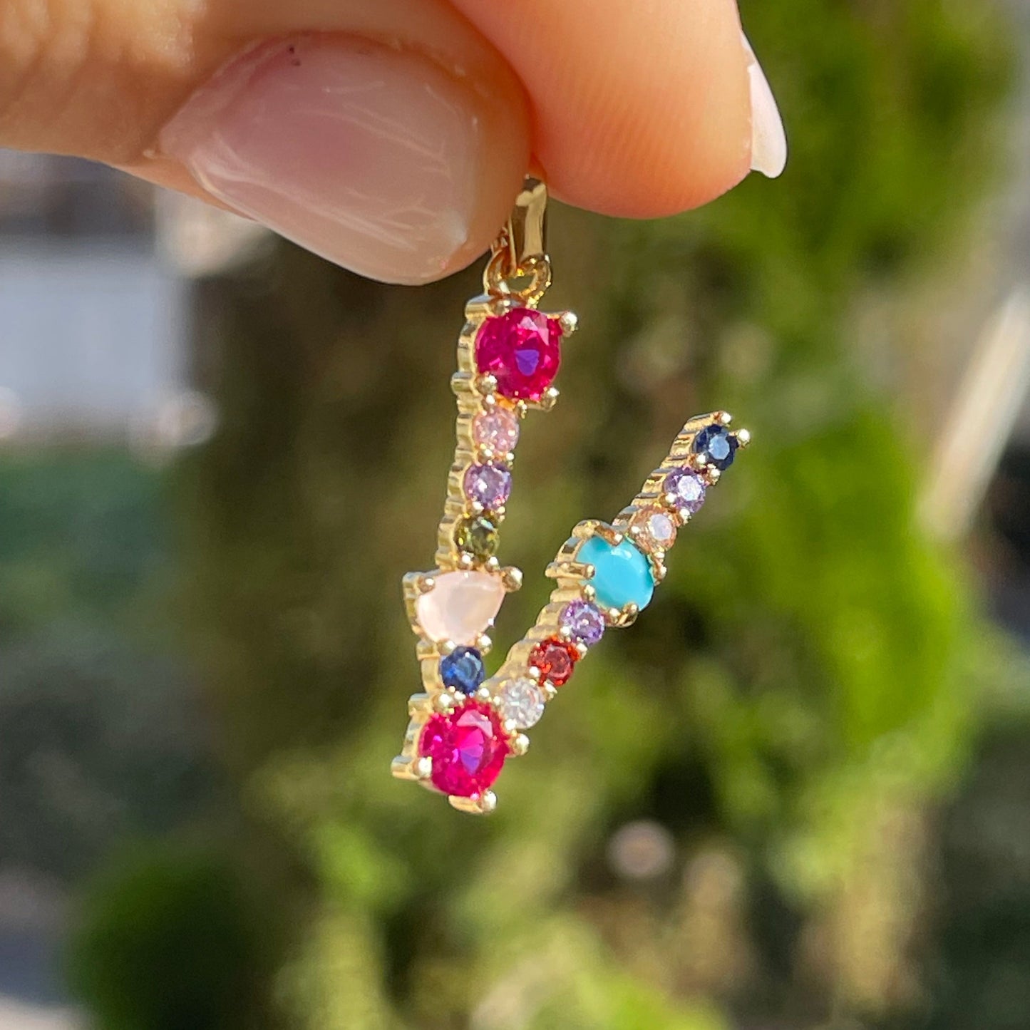 Charm Letterina con pietre colorate