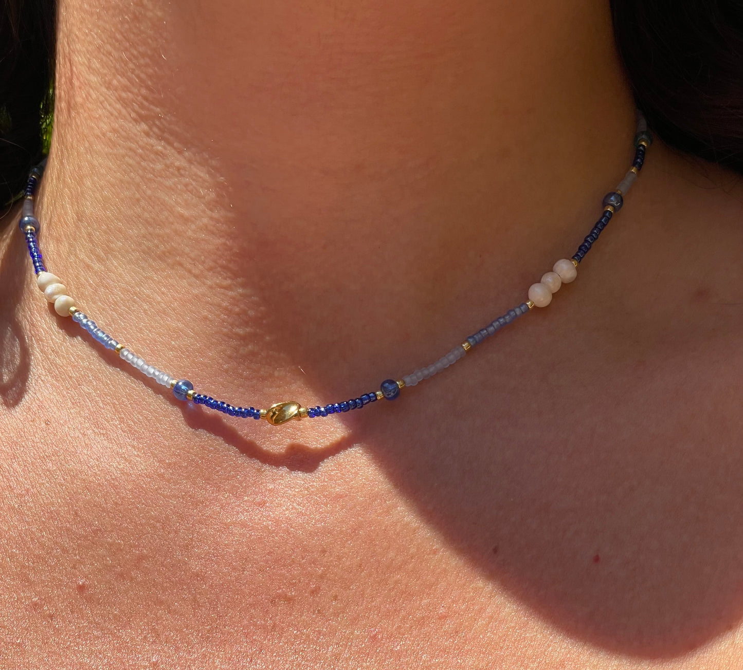 Collana con perle e perline in 4 colori
