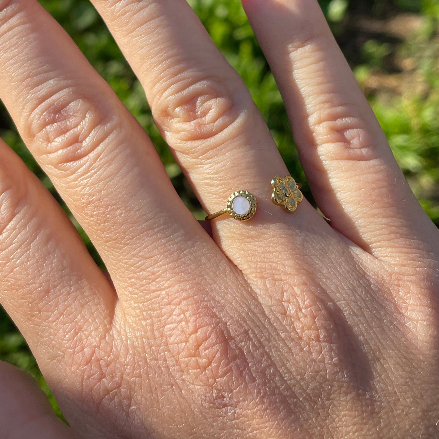Anello fiore e cerchio perlato