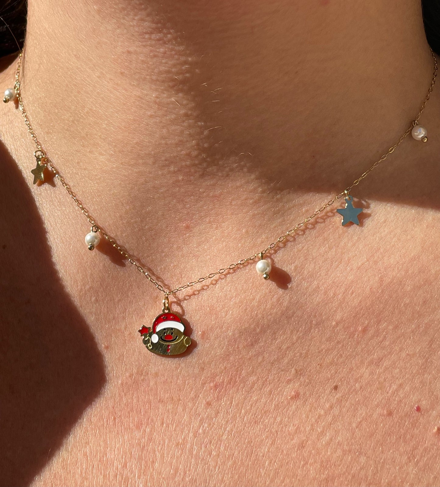 Collana con perle, stelle e pupazzo di neve