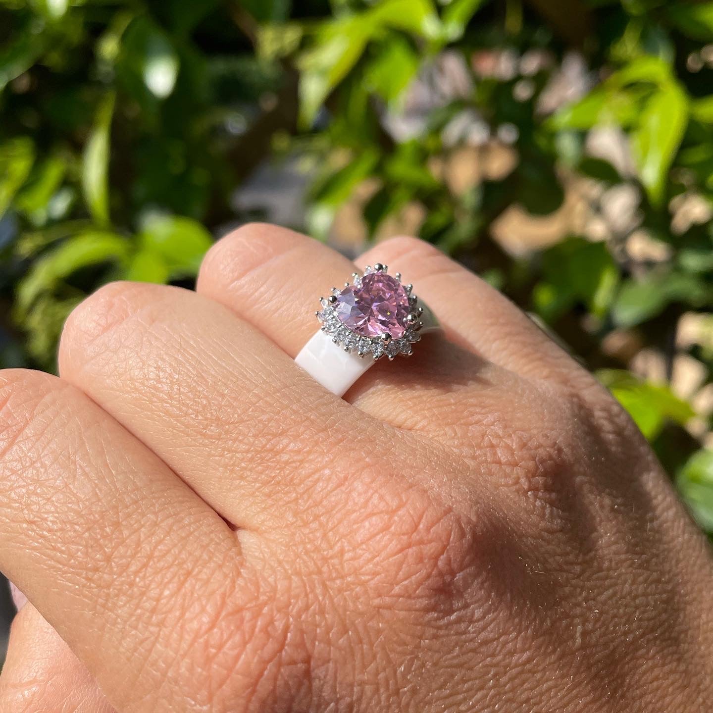 Anello con cuore rosa e strass