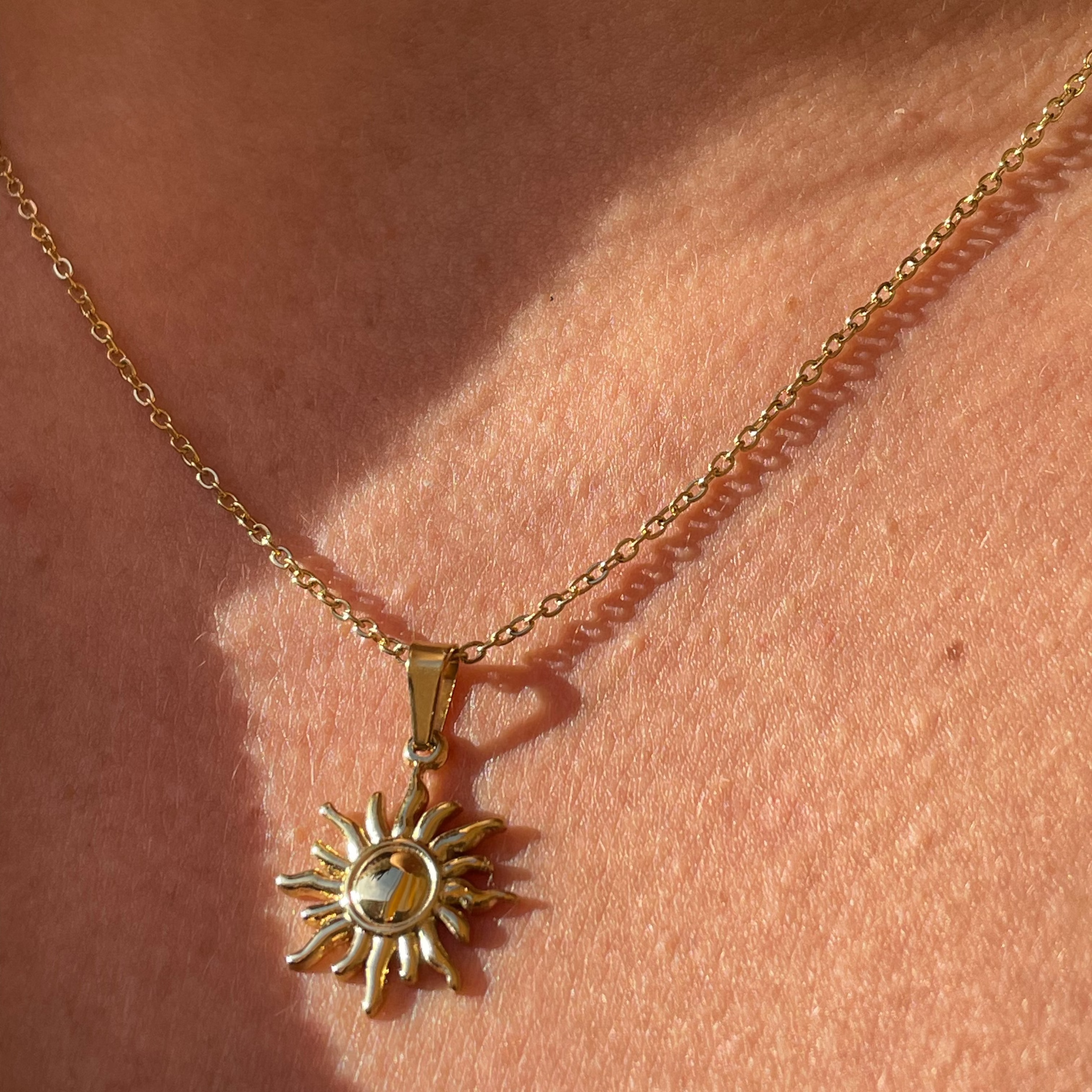 Collana sole in 2 colori