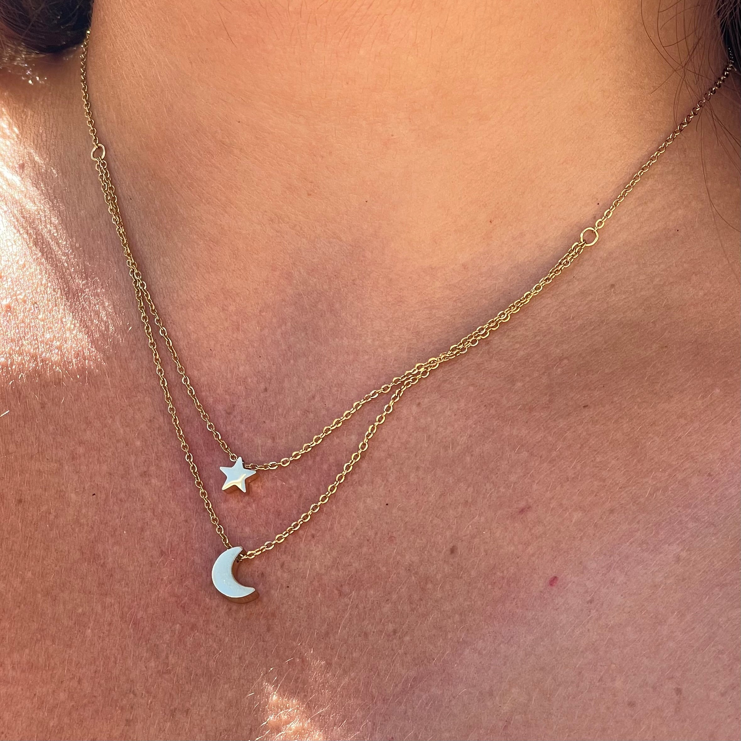 Collana a doppio giro con stella e luna in 2 colori