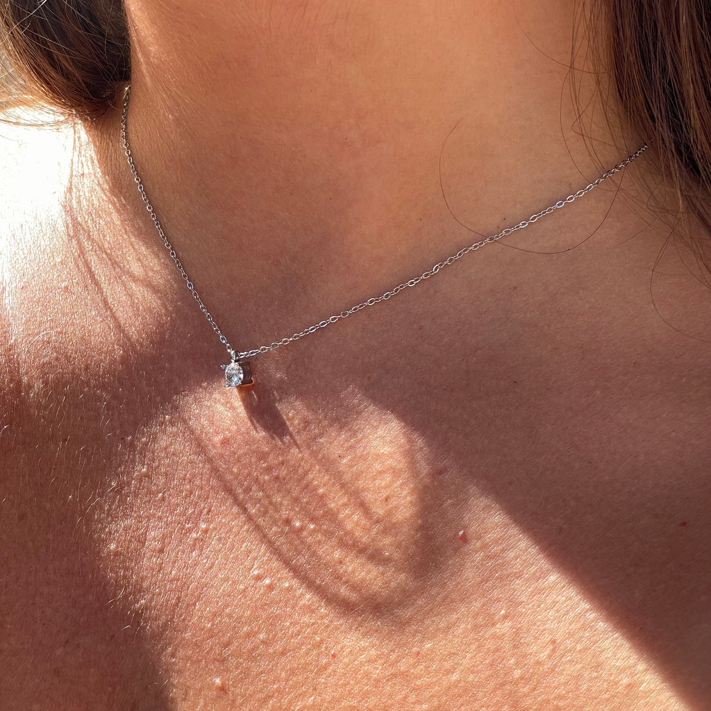 Collana punto luce in 2 colori