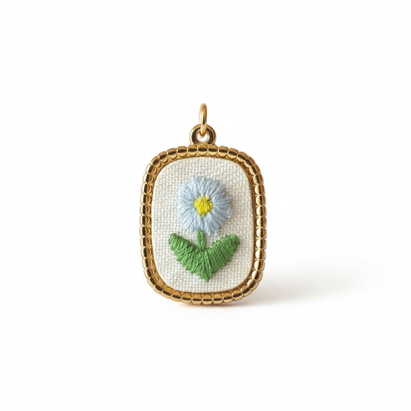 Charm fiorellino celeste a uncinetto