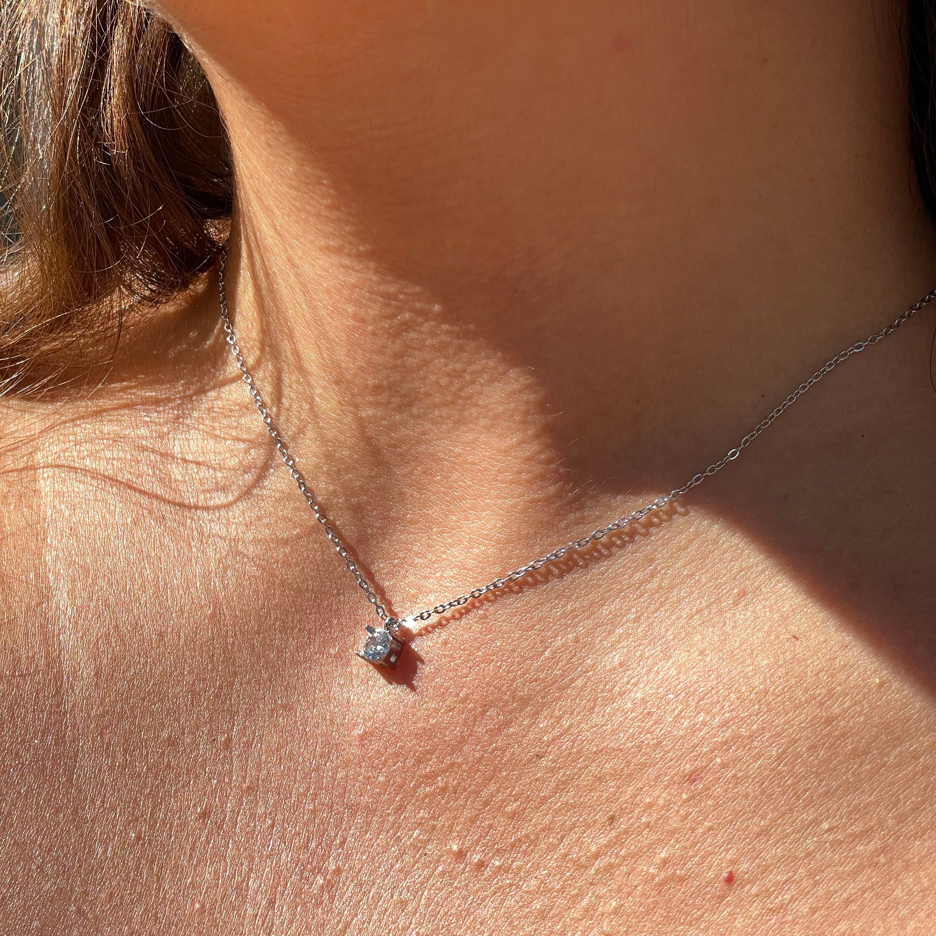 Collana punto luce in 2 colori