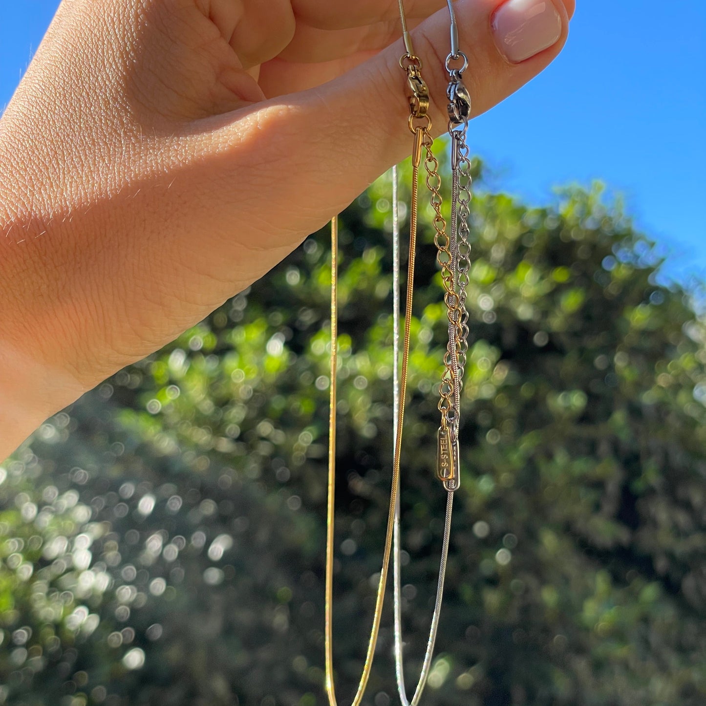 Collana filo semplice in 2 colori