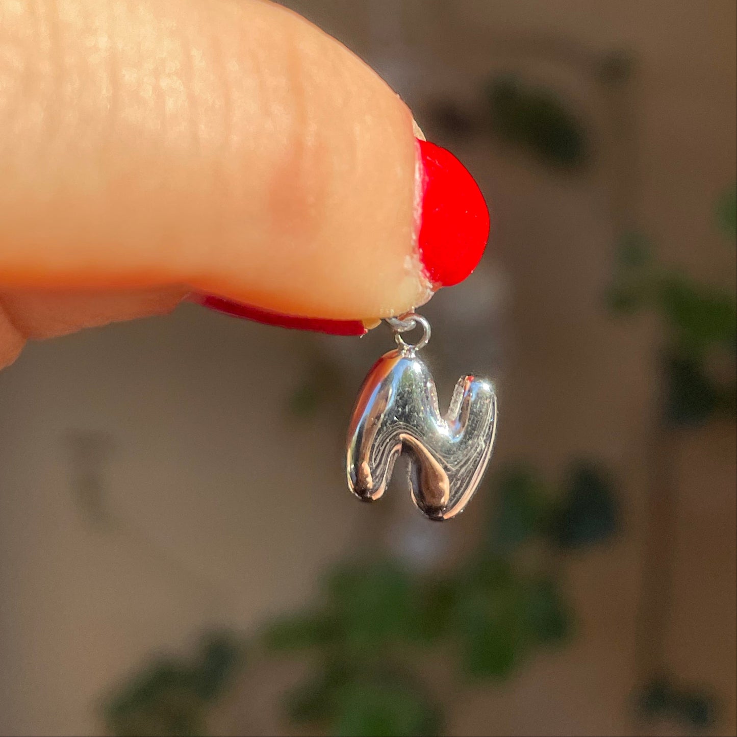 Charm letterina a palloncino piccola in 2 colori