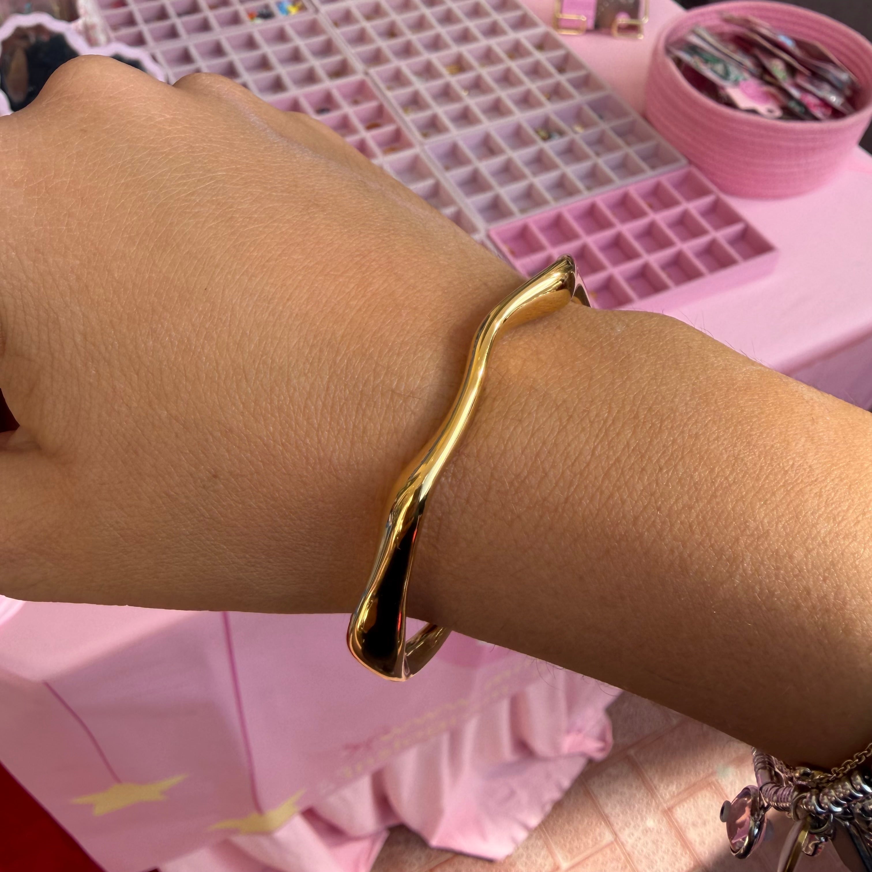 Bracciale rigido line in 2 colori