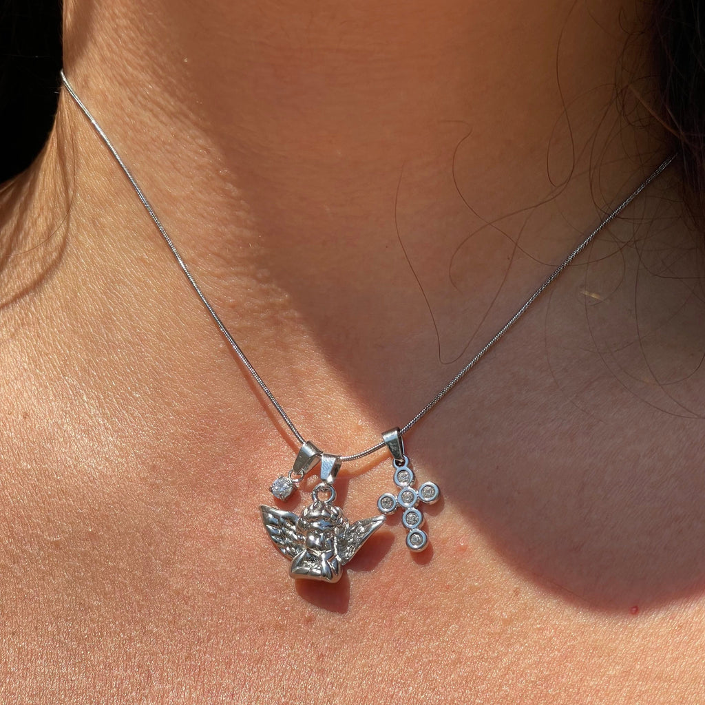 Collana angelo con croce e punto luce in 2 colori