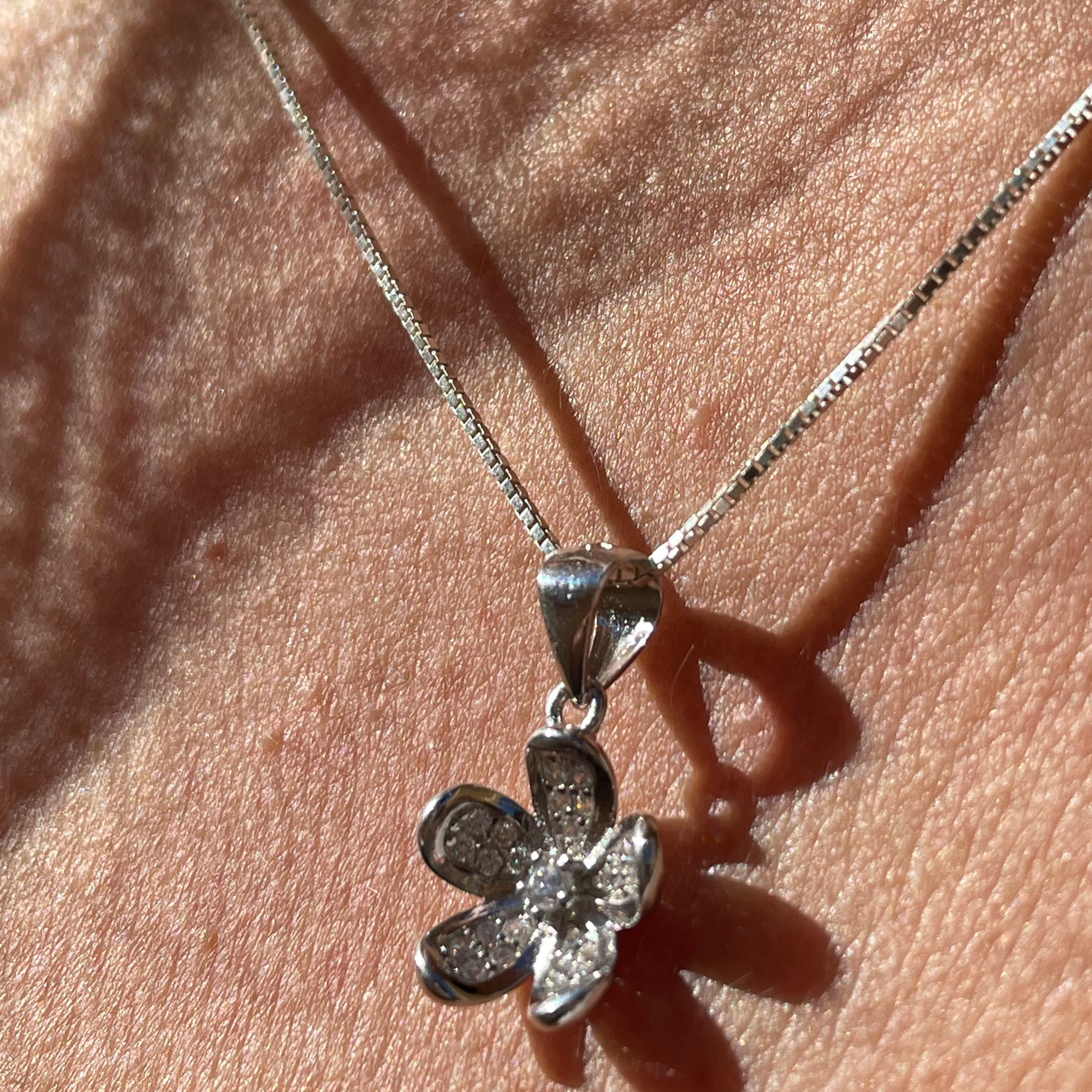 Collana fiore con zirconi