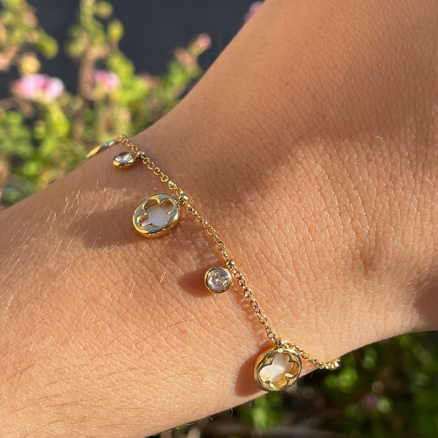 Bracciale quadrifogli incastonati perlati