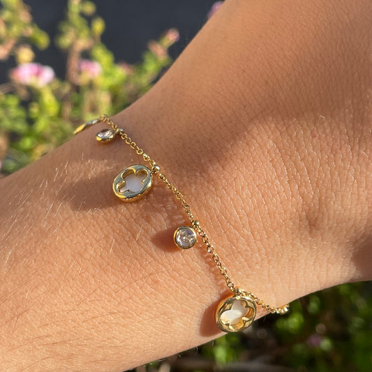 Bracciale quadrifogli incastonati perlati
