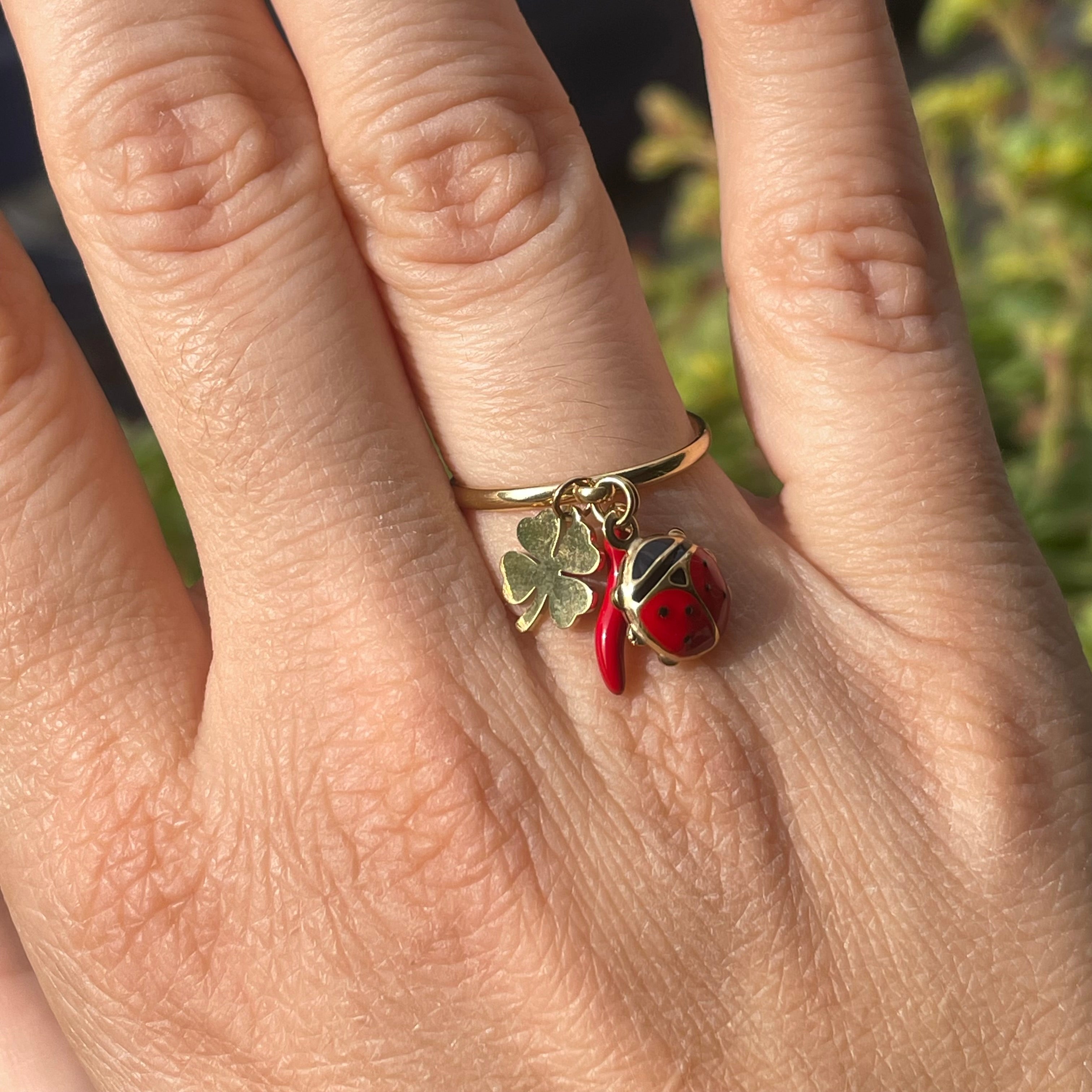 Anello coccinella, corno e quadrifoglio portafortuna in 2 colori