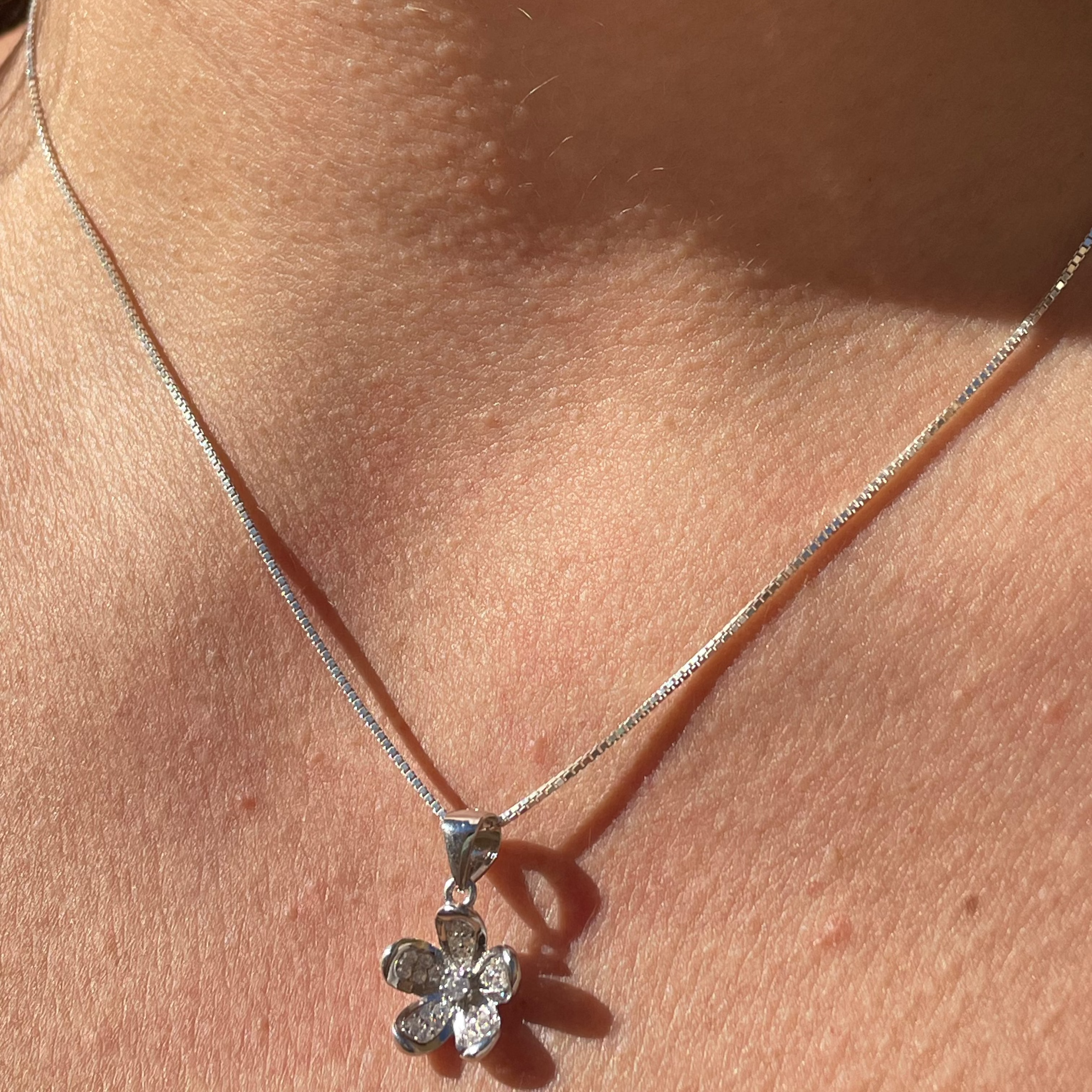 Collana fiore con zirconi