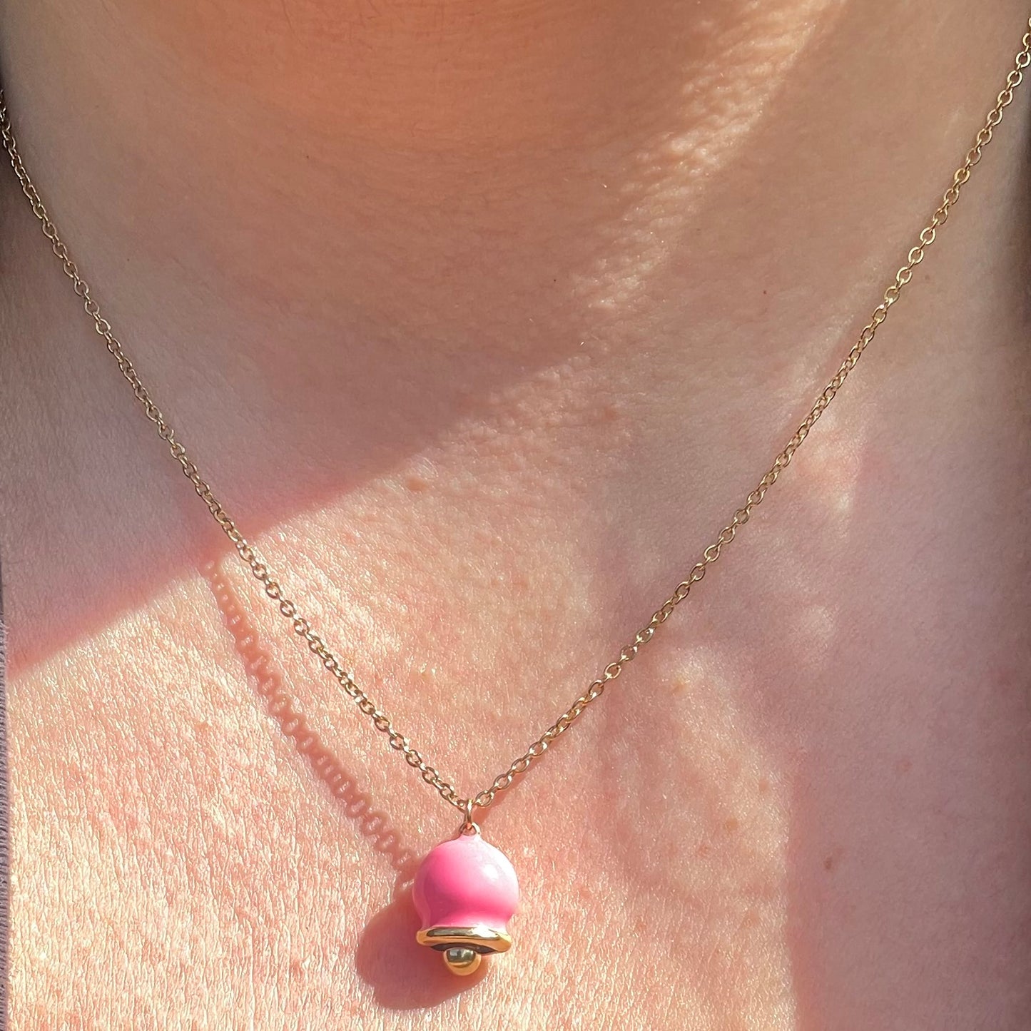 Collana con campanella smaltata in 2 colori