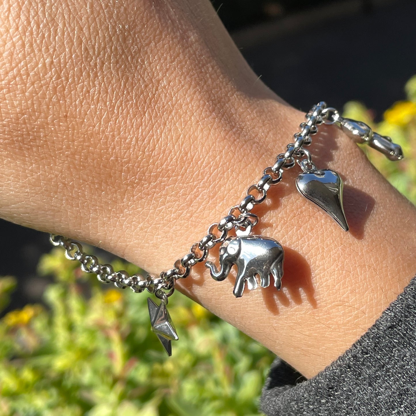 Bracciale charm sonagli in 2 colori