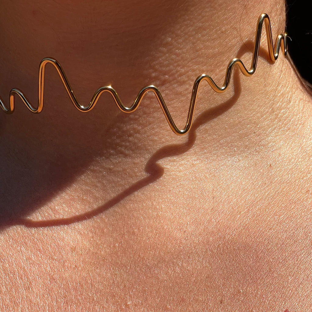 Collana rigida zig zag in 2 colori