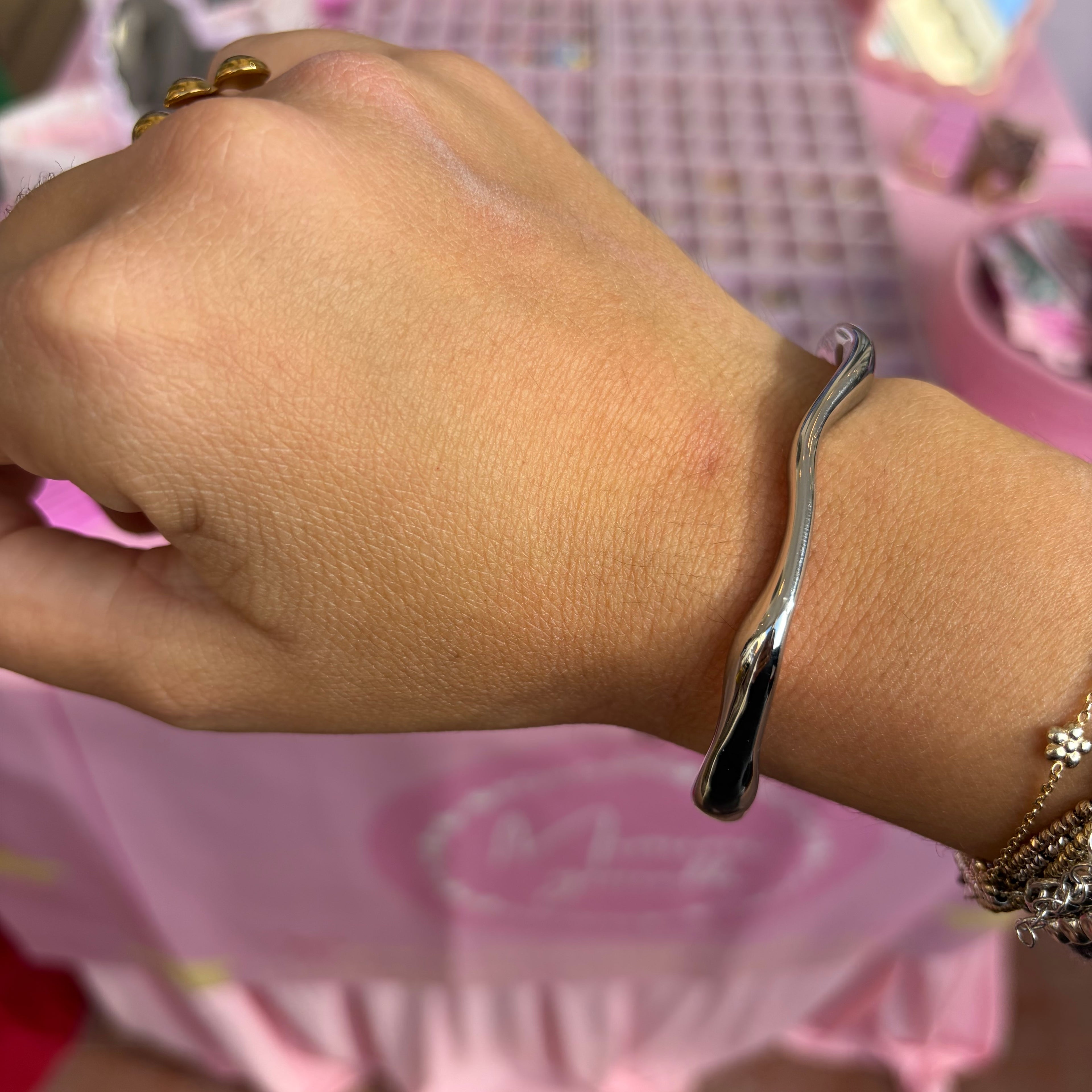 Bracciale rigido line in 2 colori