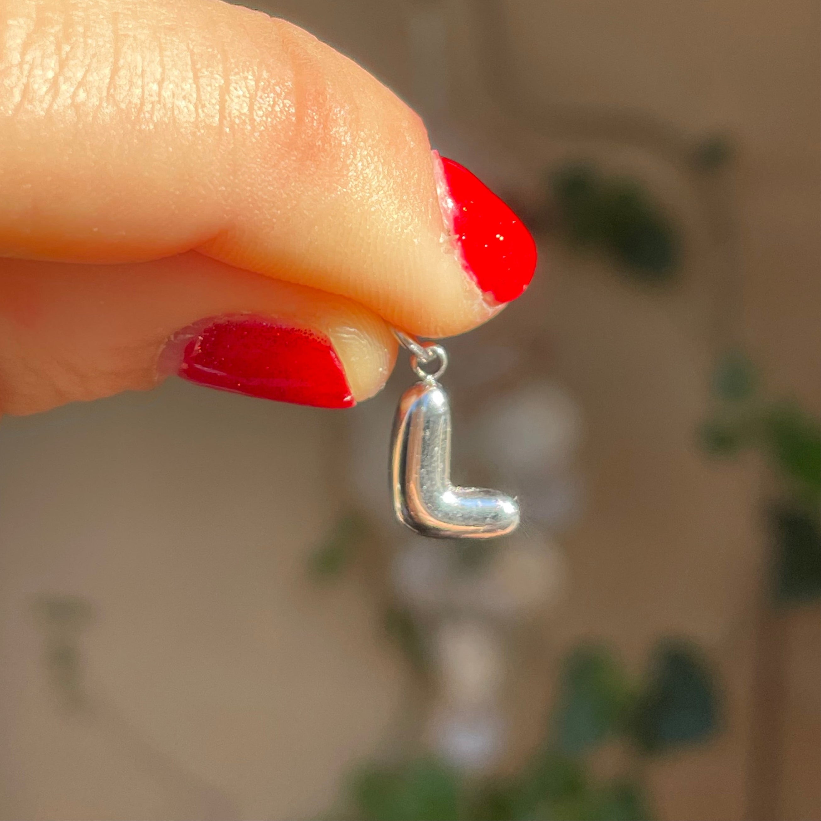 Charm letterina a palloncino piccola in 2 colori