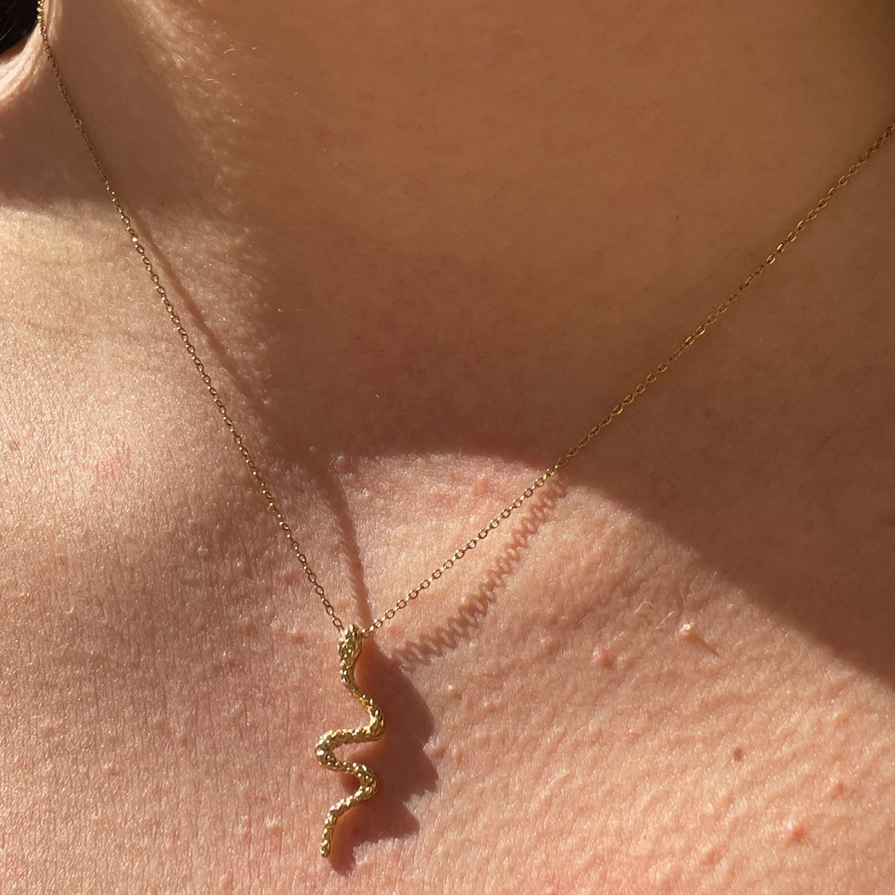 Collana con serpente in 2 colori