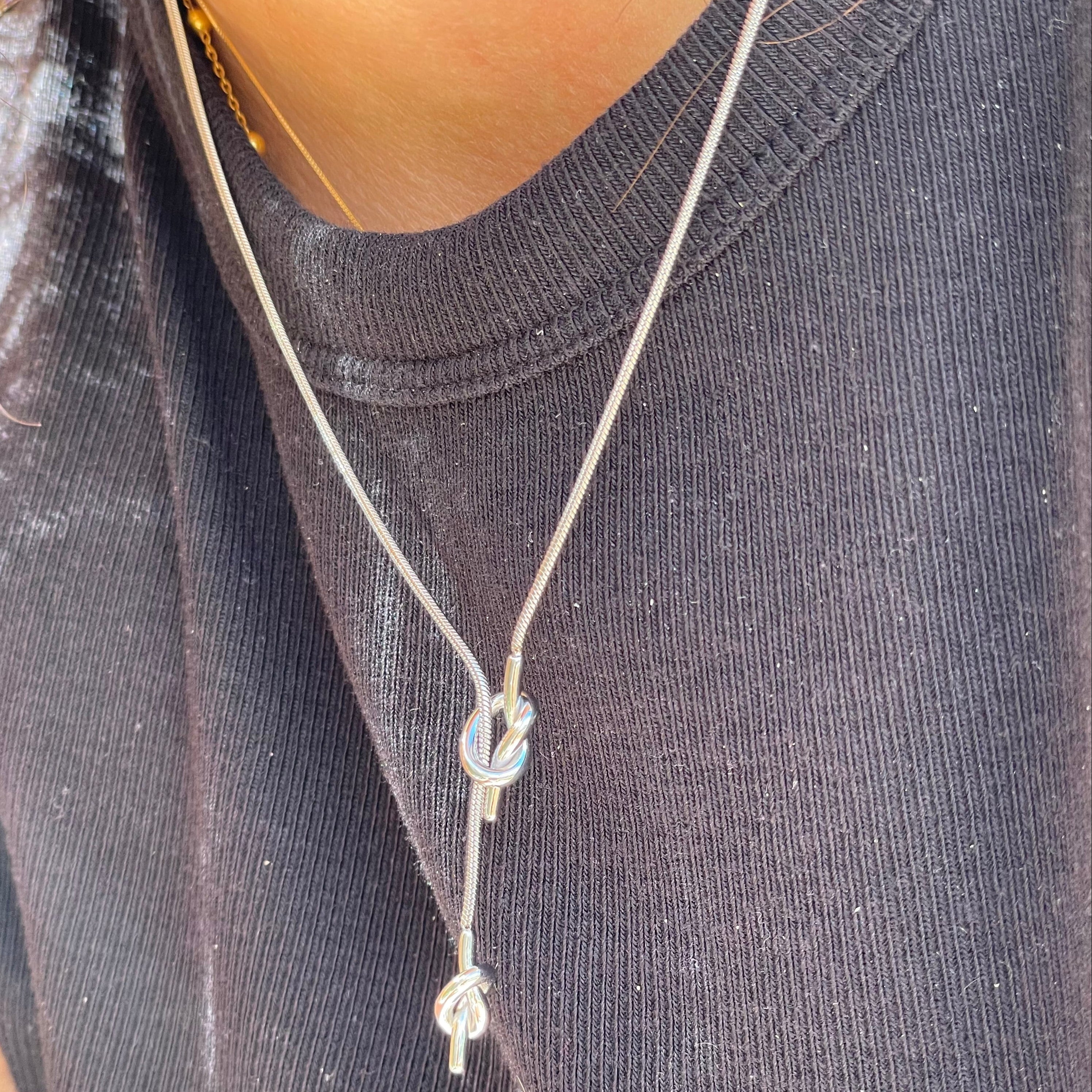 Collana nodo lungo in 2 colori