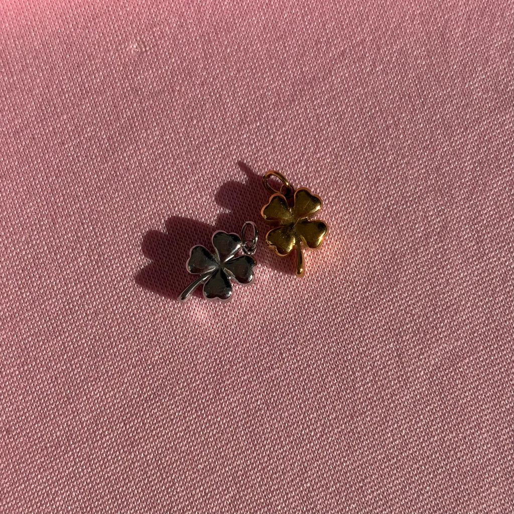 Charm Quadrifoglio bombato in 2 colori