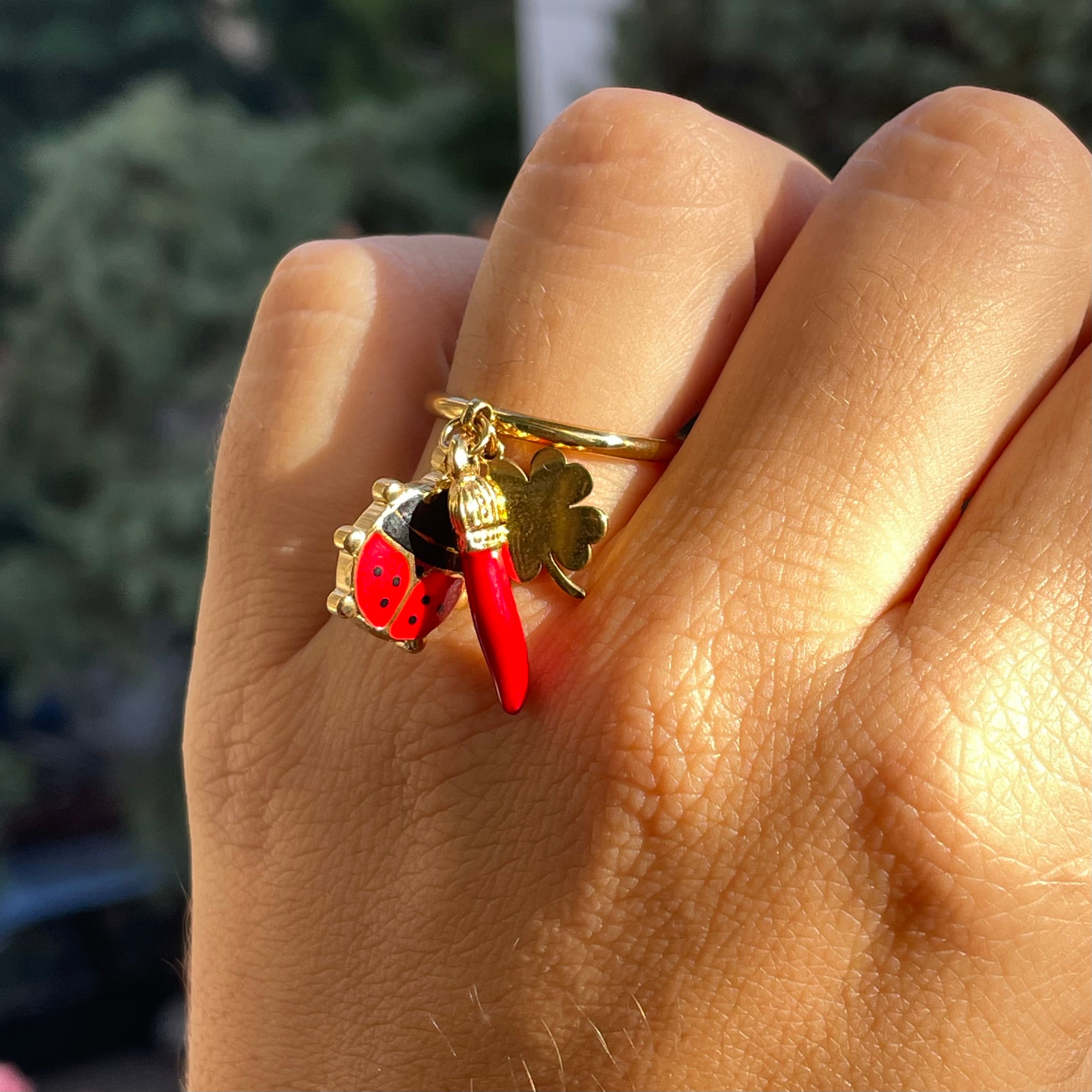 Anello coccinella, corno e quadrifoglio portafortuna in 2 colori