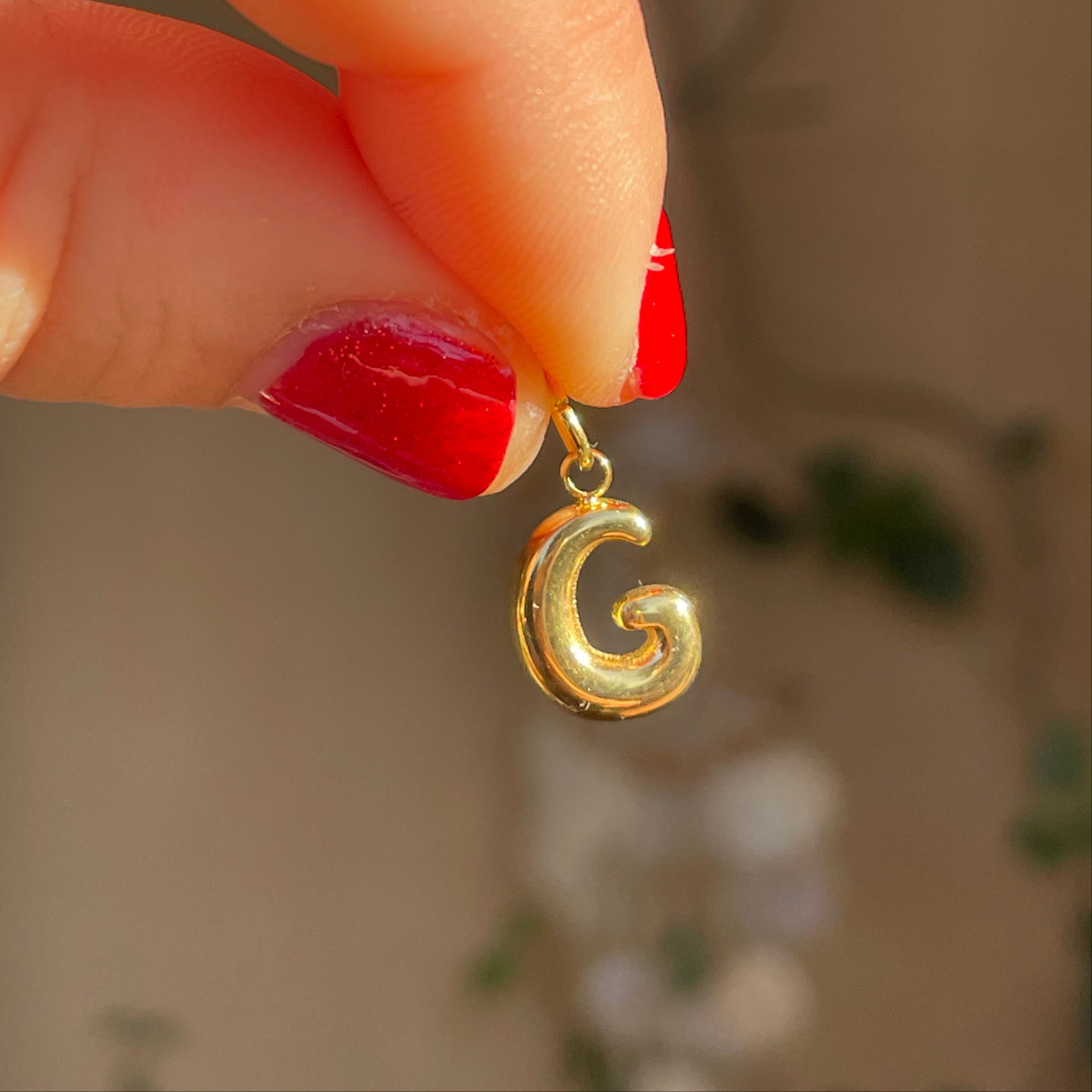 Charm letterina a palloncino piccola in 2 colori