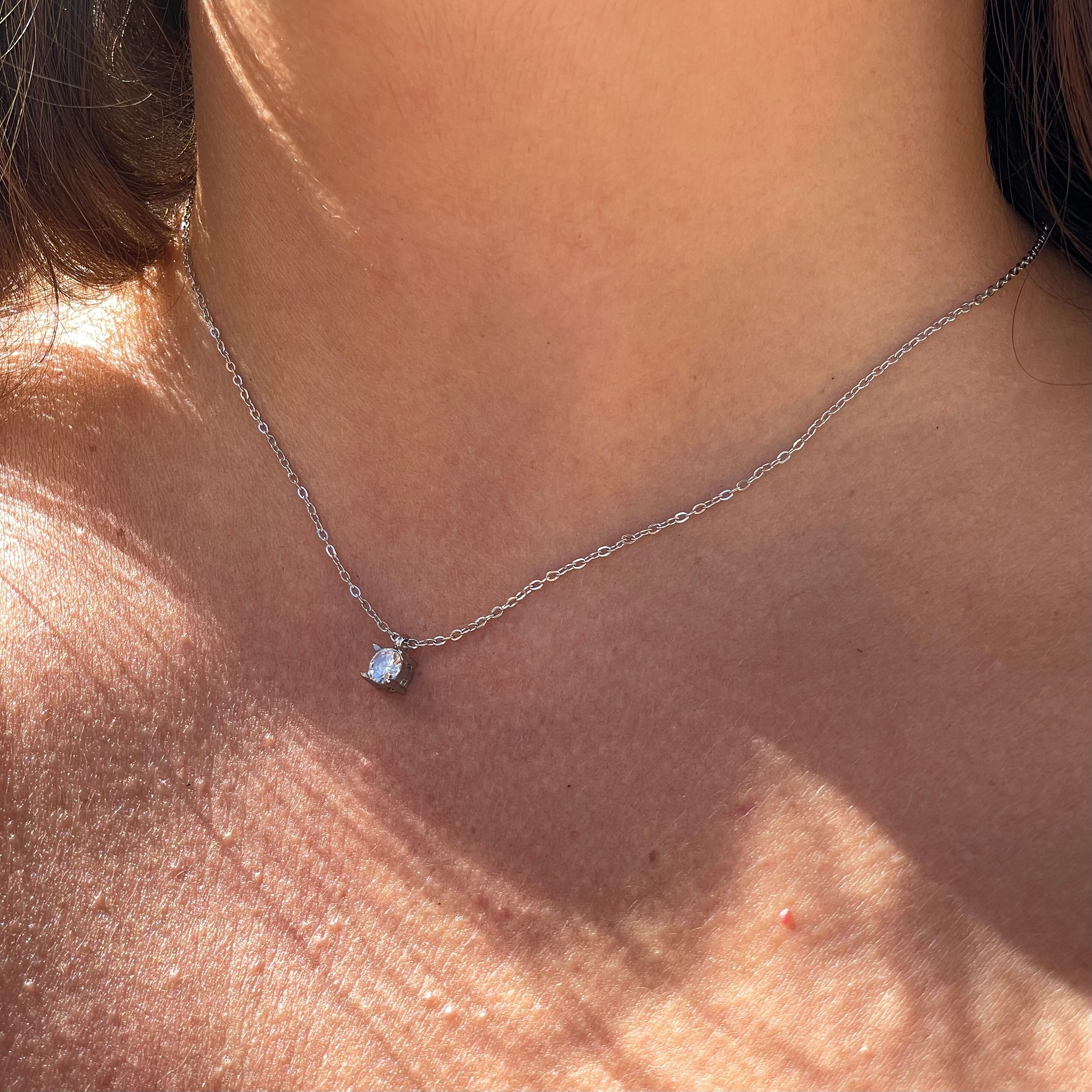 Collana punto luce in 2 colori