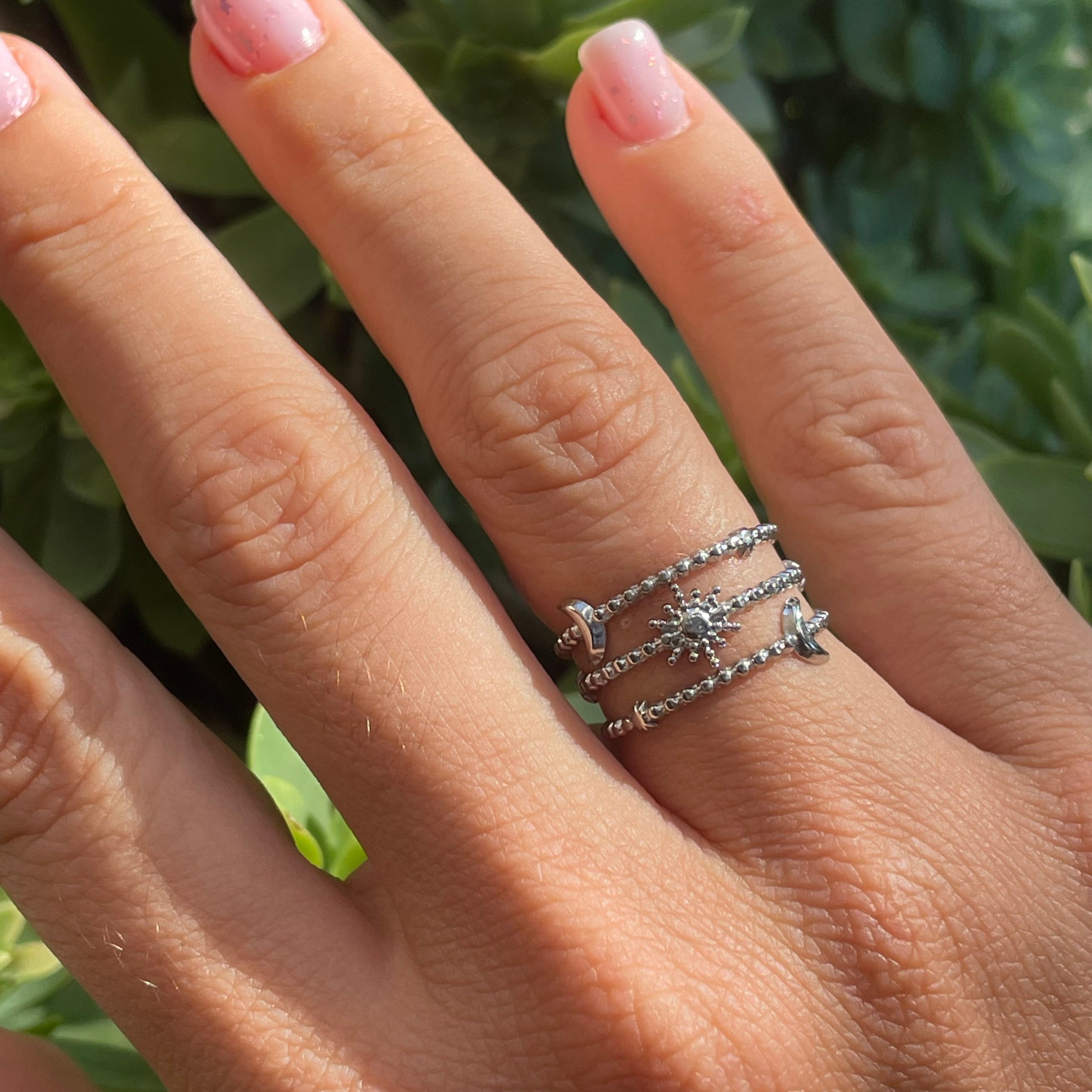 Anello con stelle, sole e luna in 2 colori