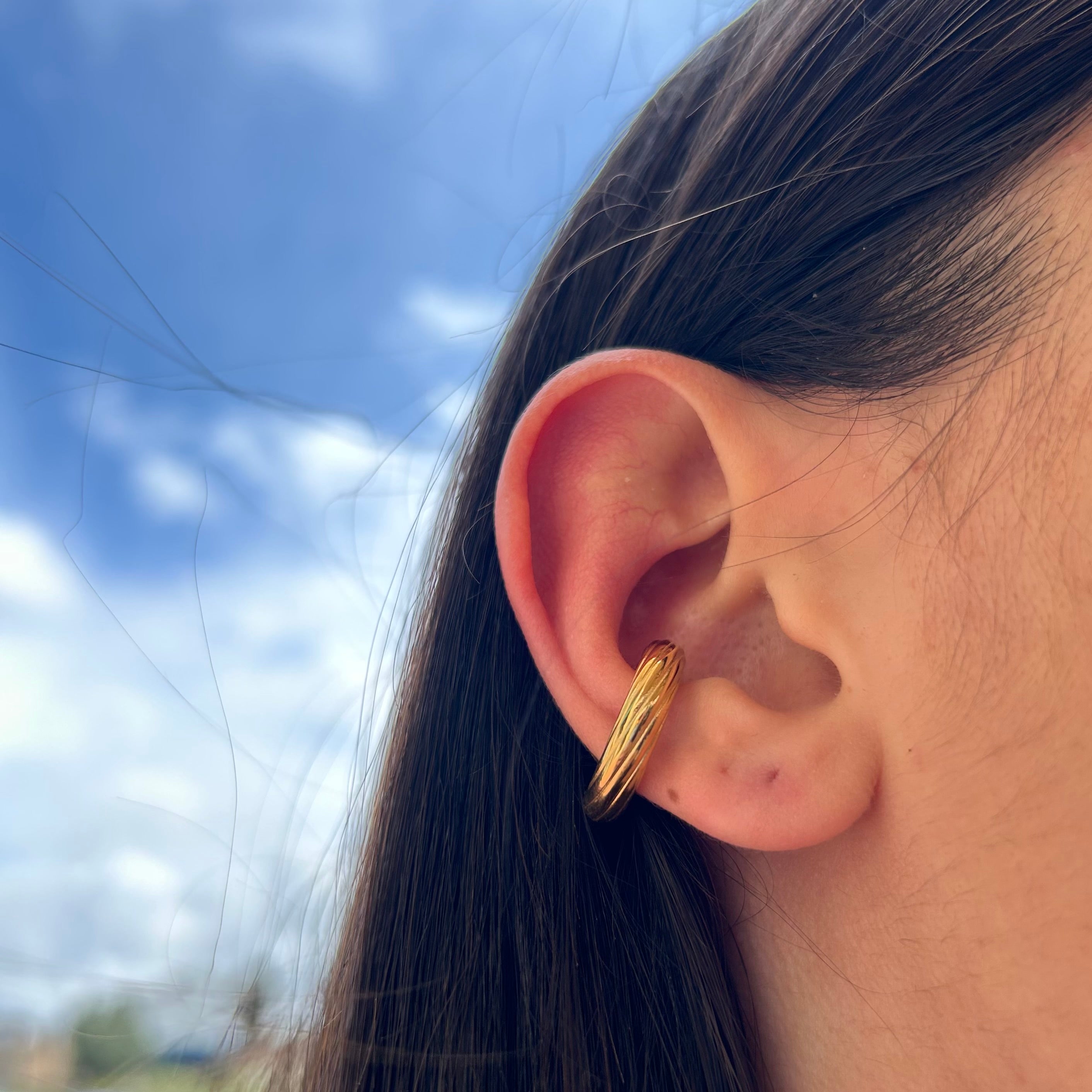 Ear cuff ondeggiante piccolo in 2 colori
