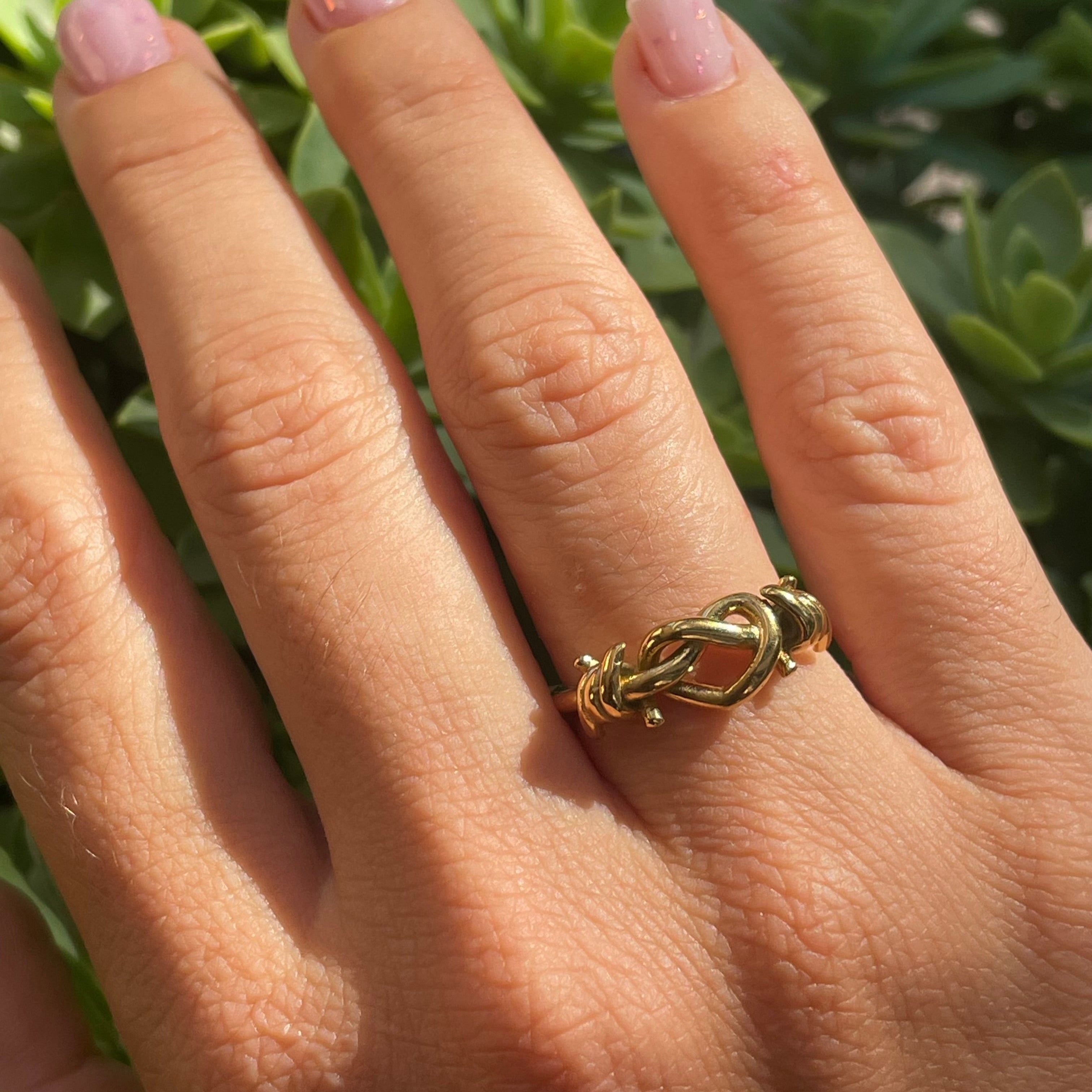 Anello con nodo che forma cuore in 2 colori