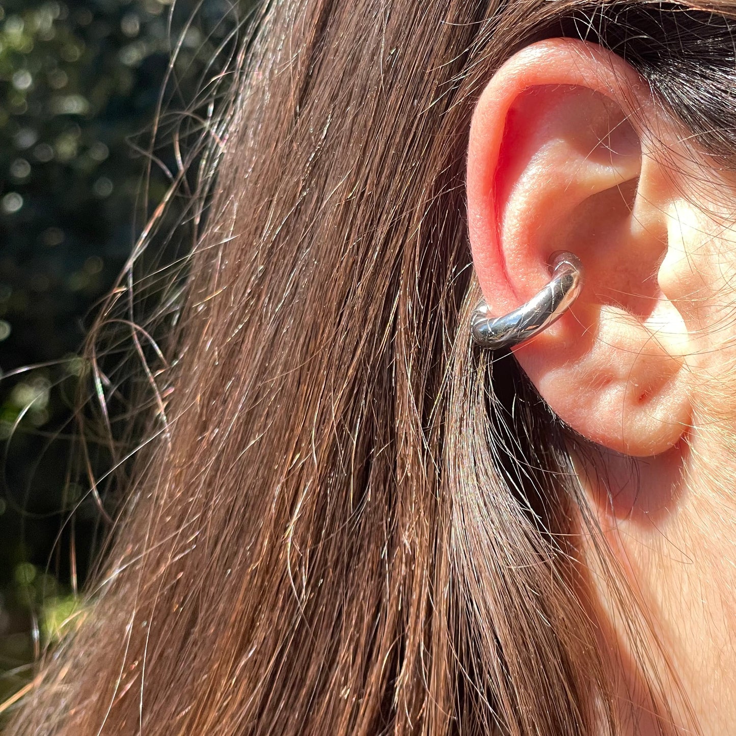 Ear cuff bombato rigato piccolo in 2 colori