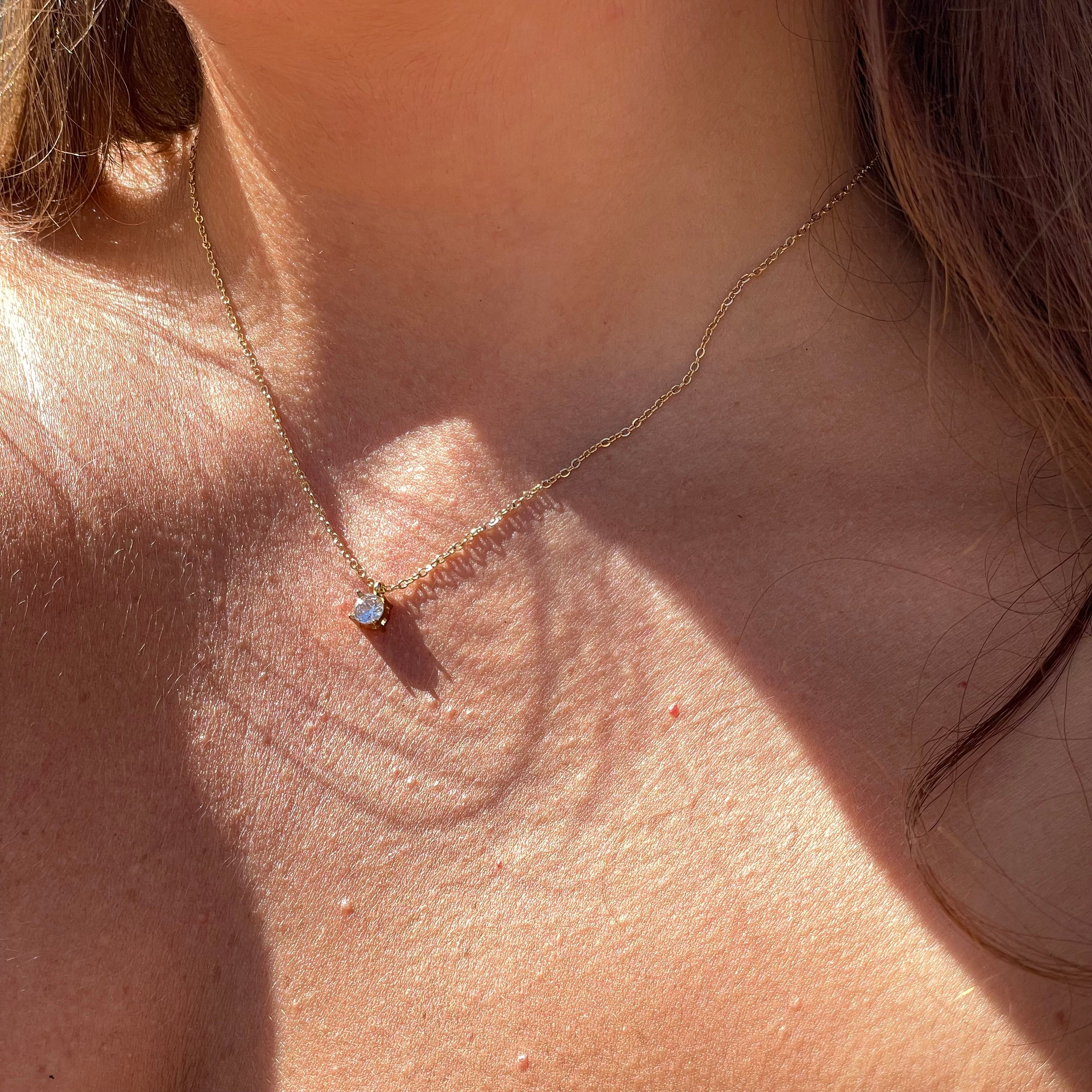 Collana punto luce in 2 colori
